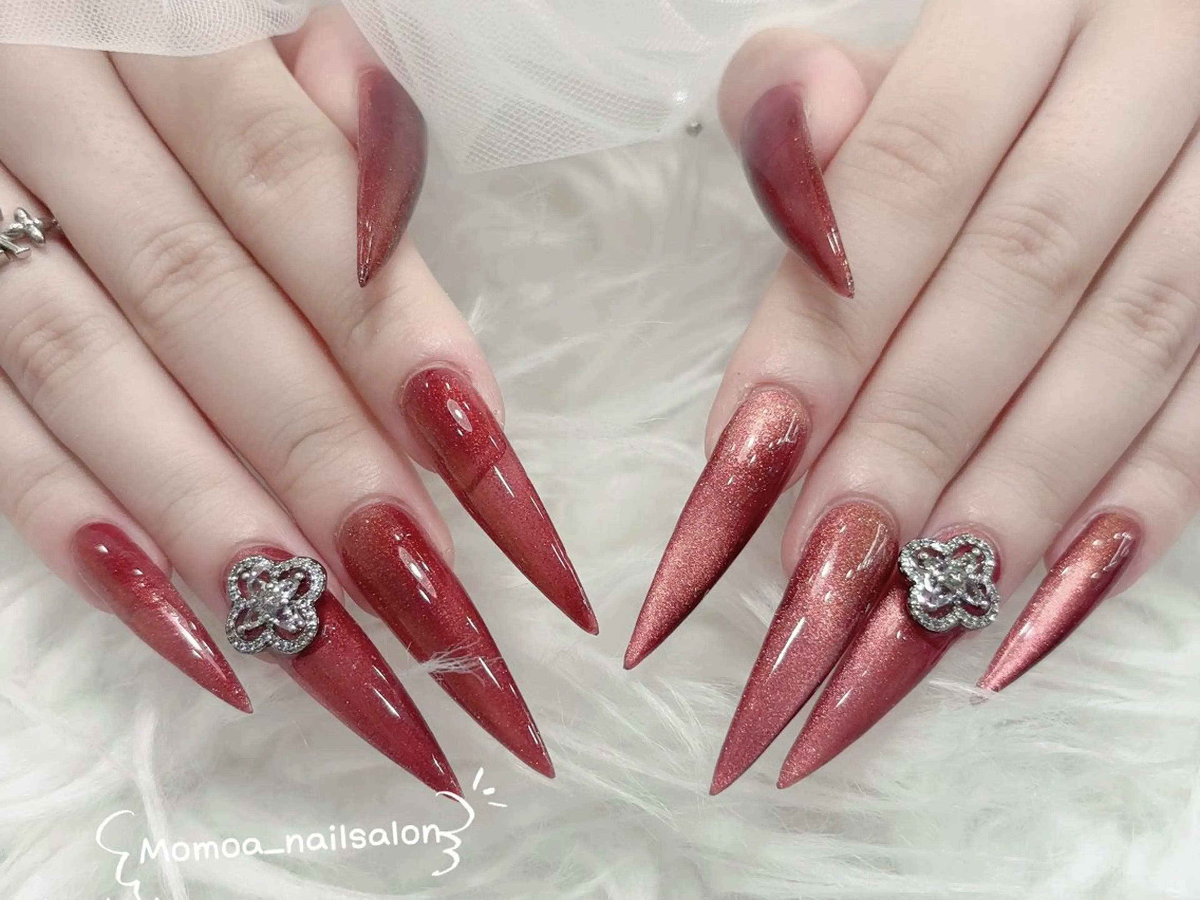 ネイル 成人式 ロングネイル マグネットネイル 大理石ネイル(マーブル) リボン ハンドネイル Momoa nail salon所属・MoMoA Nail ネイル長さ出し専門店のネイルデザイン