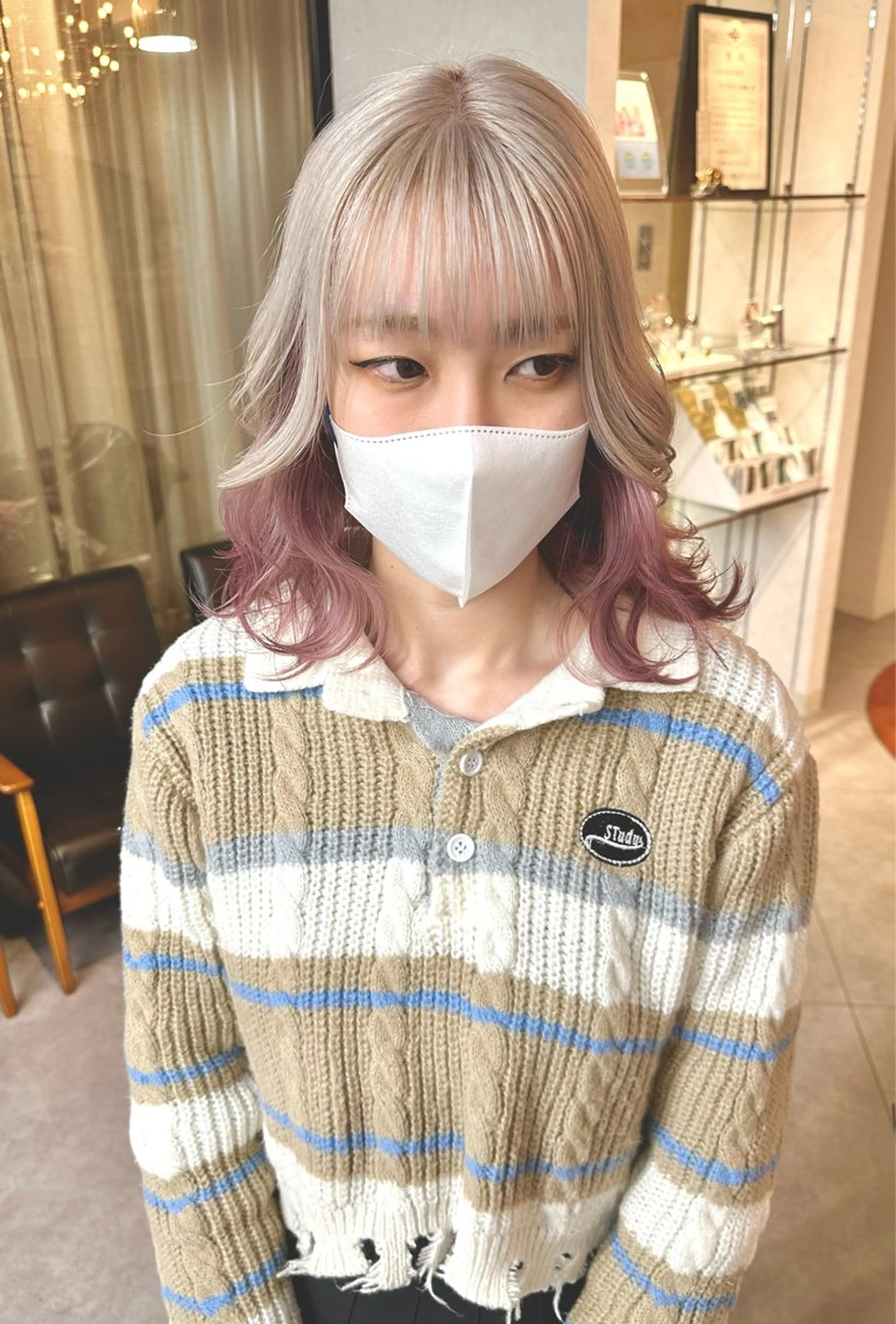 セミロング カラー ヘアアレンジ ウルフとハイトーン みっちー✂️のヘアスタイル