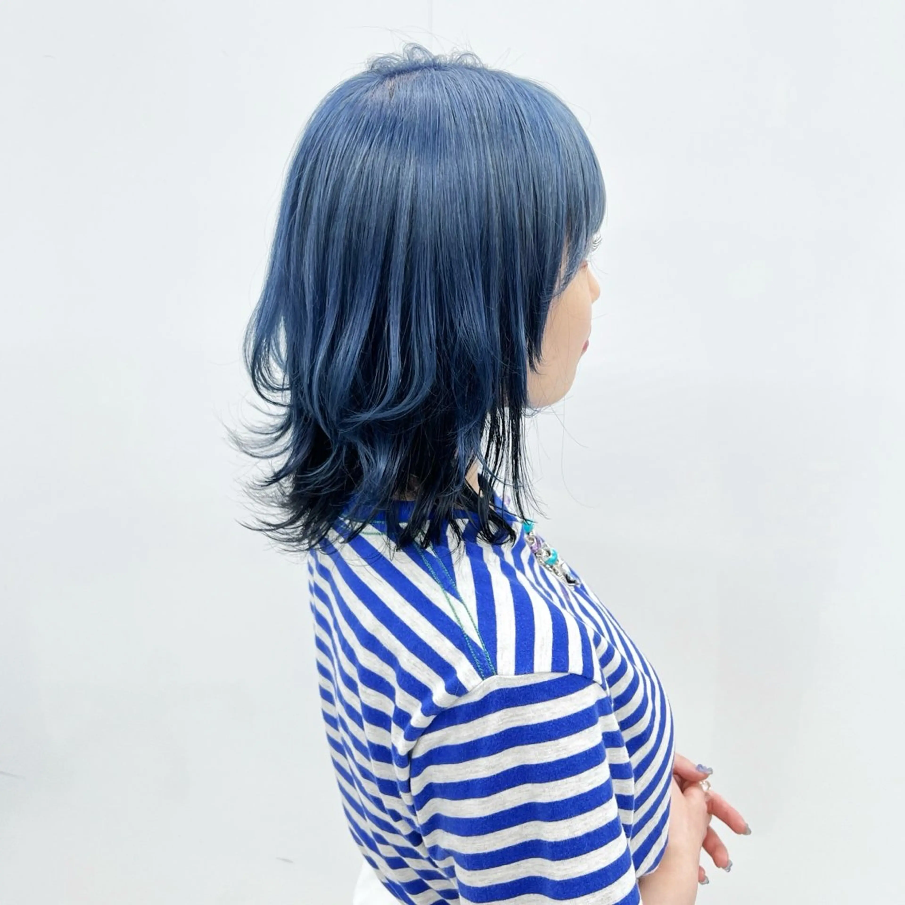 ミディアム カラー ヘアアレンジ ミディアムレイヤー ミストバング ブリーチ ブルーカラー デザインカラー カット ヘアカラー トリートメント 大橋 拓巳のヘアスタイル