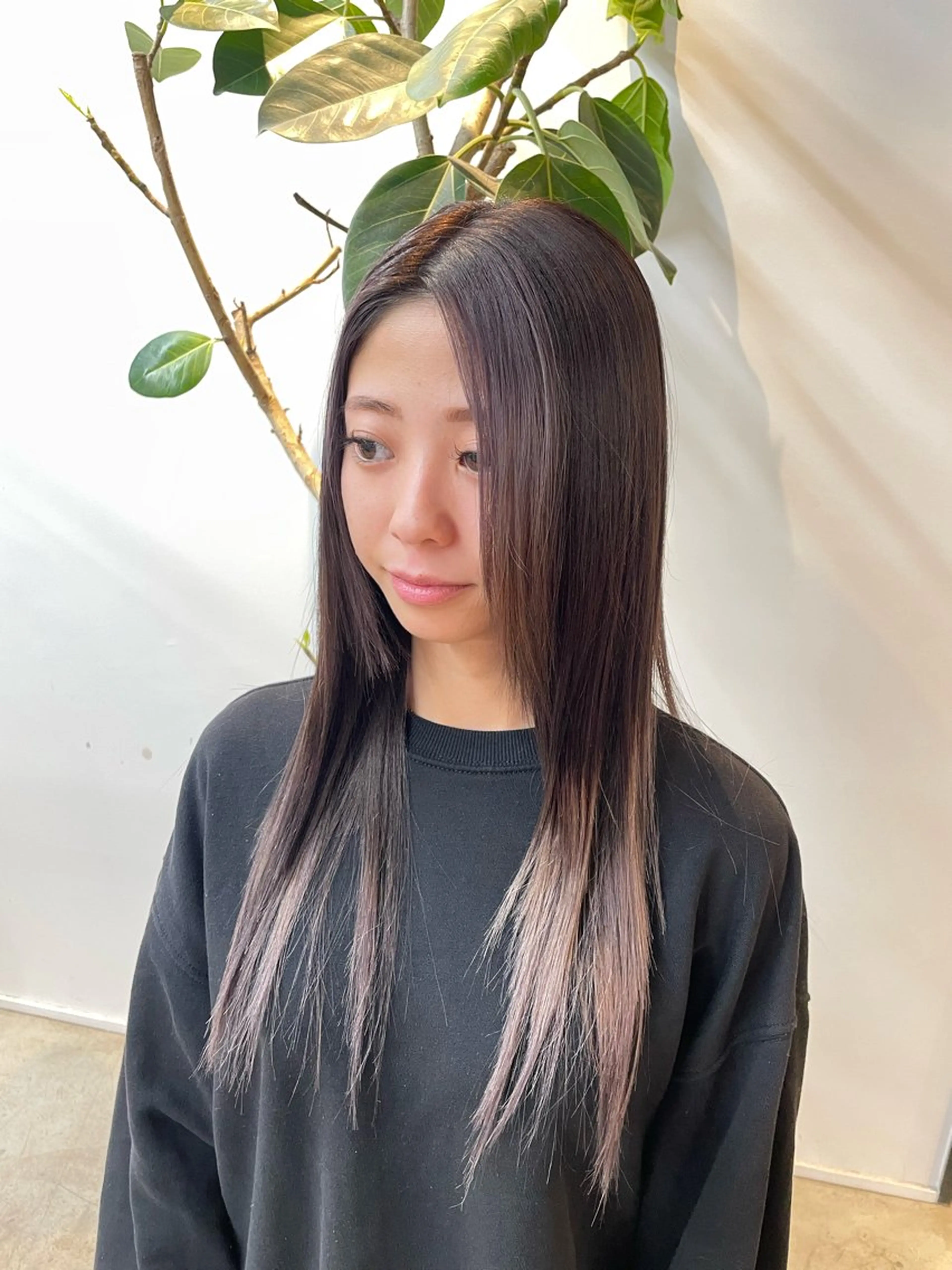 ロング カラー シルバー ヘアカラー KOTOMI .のヘアスタイル