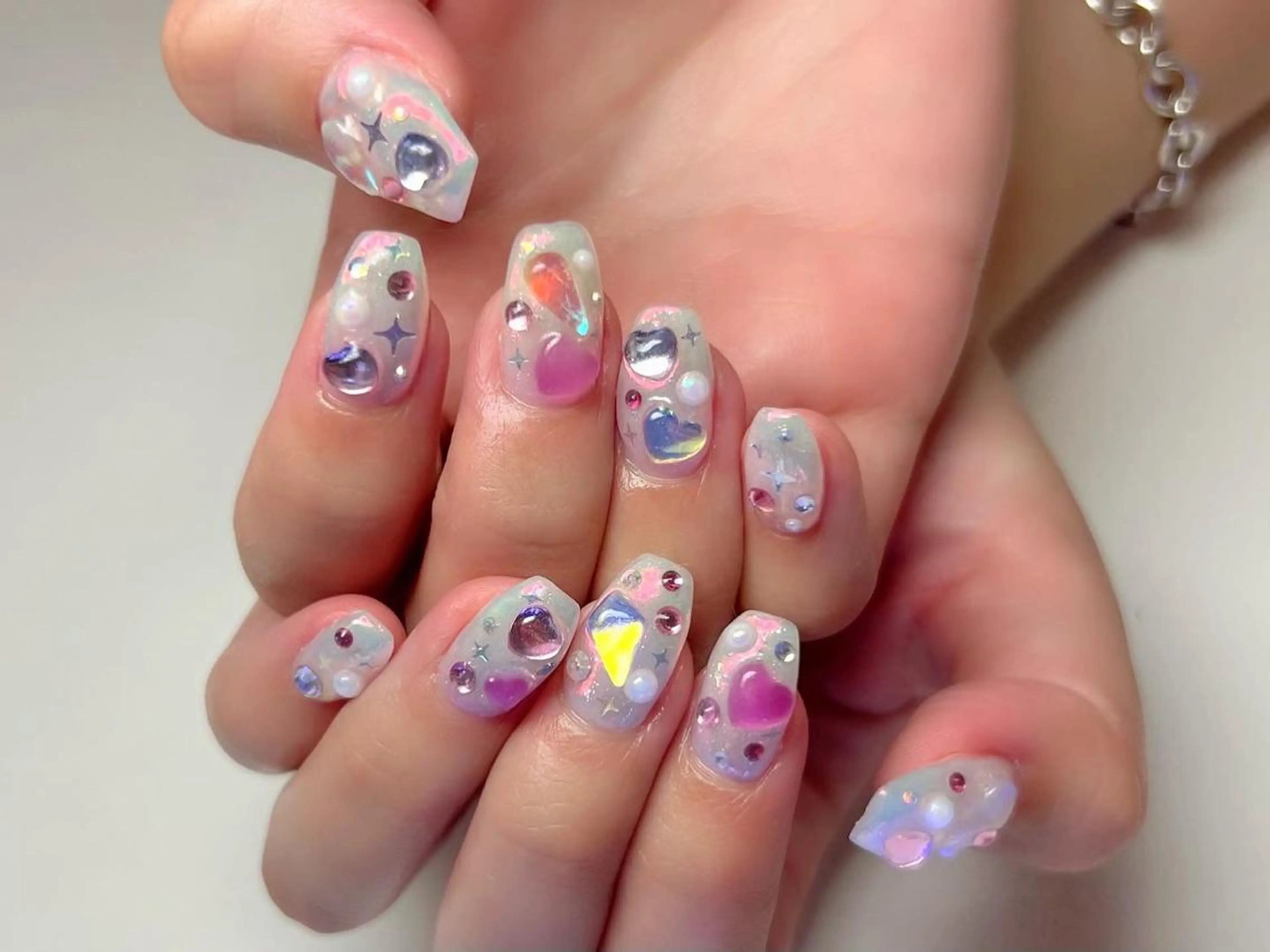 ミディアム ONIKA Nail 青山通り店所属・ONIKA Nail 表参道A4🦋2分のネイルデザイン