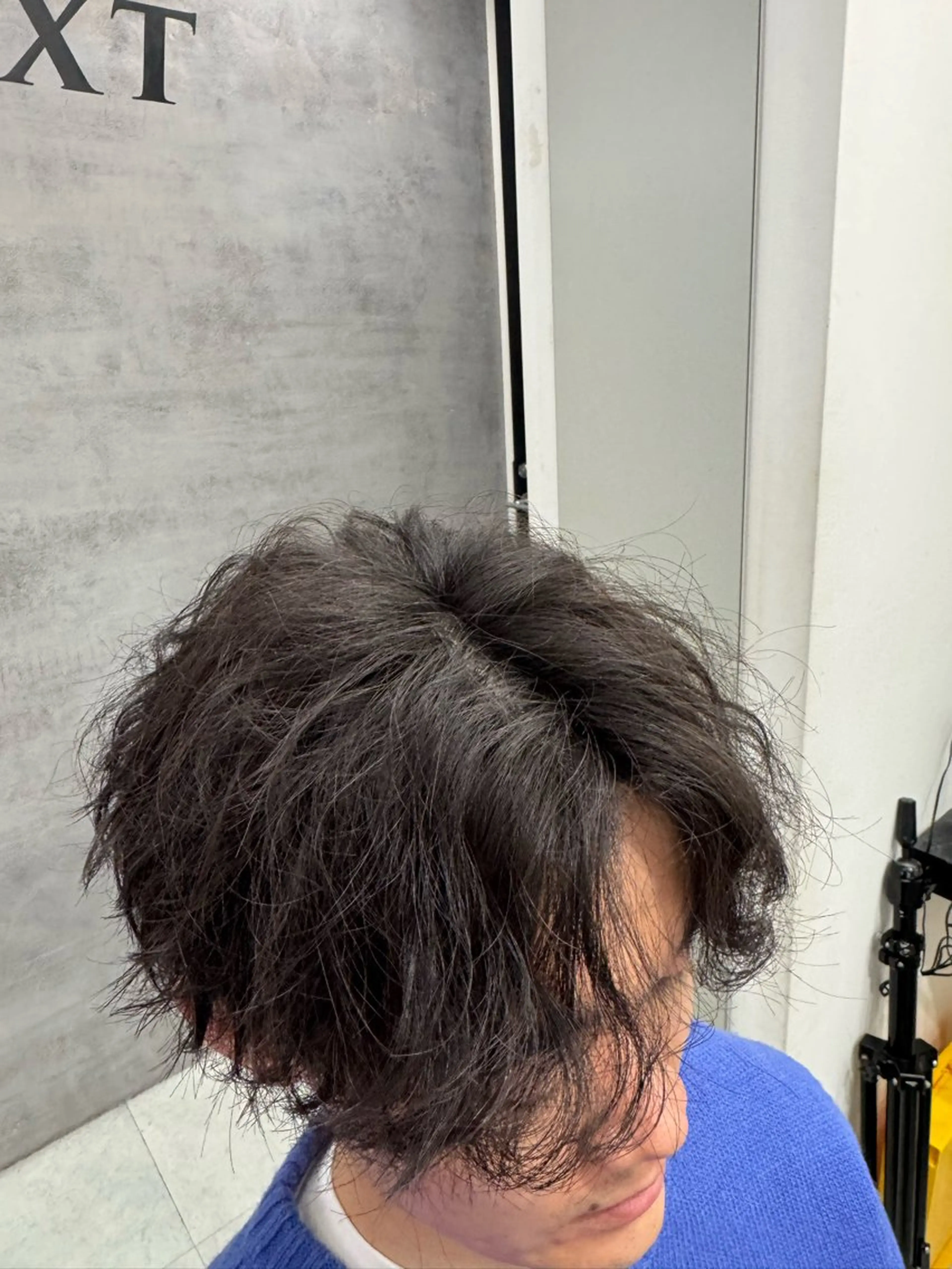 メンズ カット 毛流れ特化愁斗 センターパートパーマのヘアスタイル