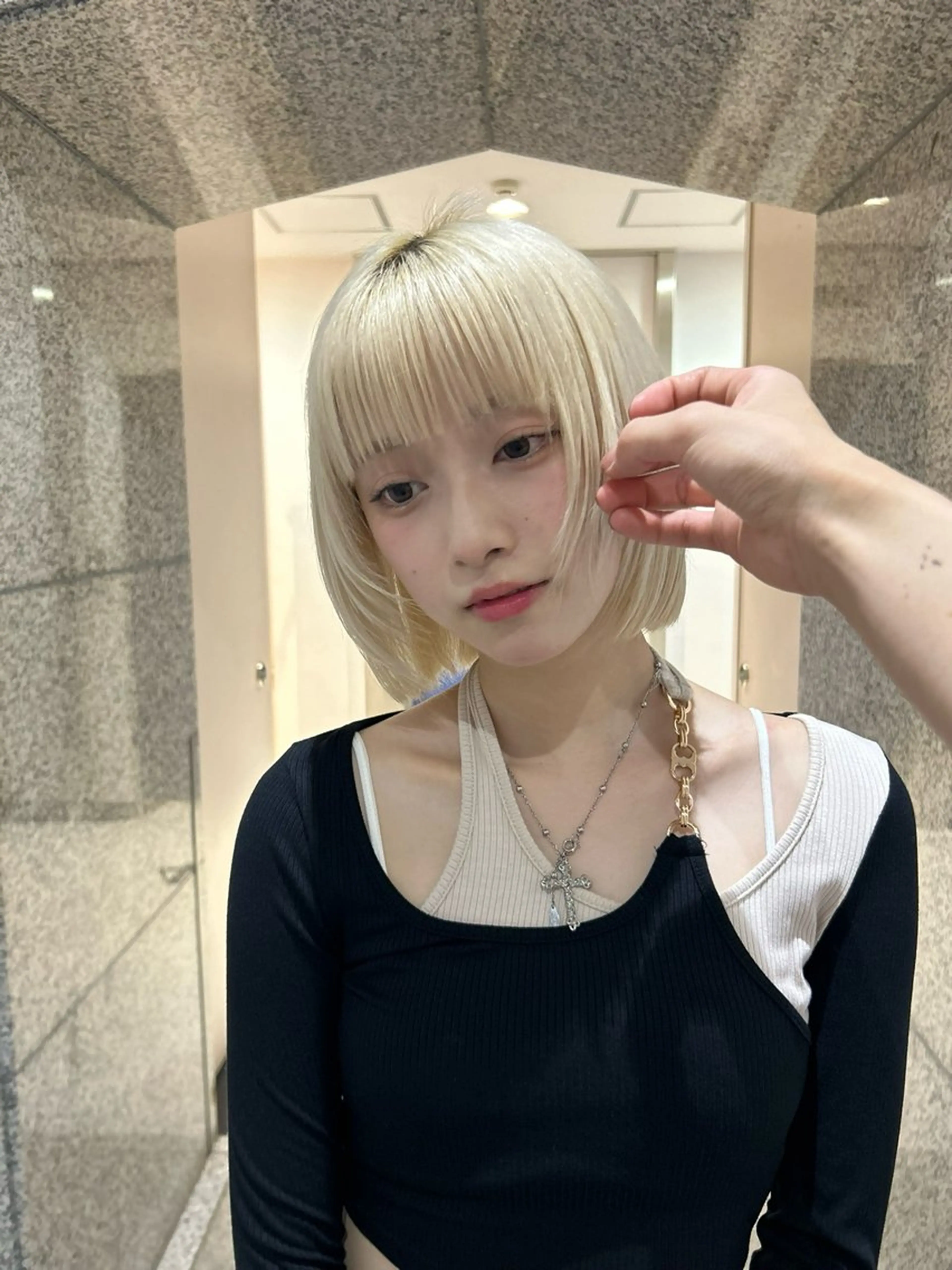 ミディアム カラー ブリーチ カット ヘアカラー トリートメント 浅倉艶🐈‍⬛ /ウルフ/レイヤーのヘアスタイル