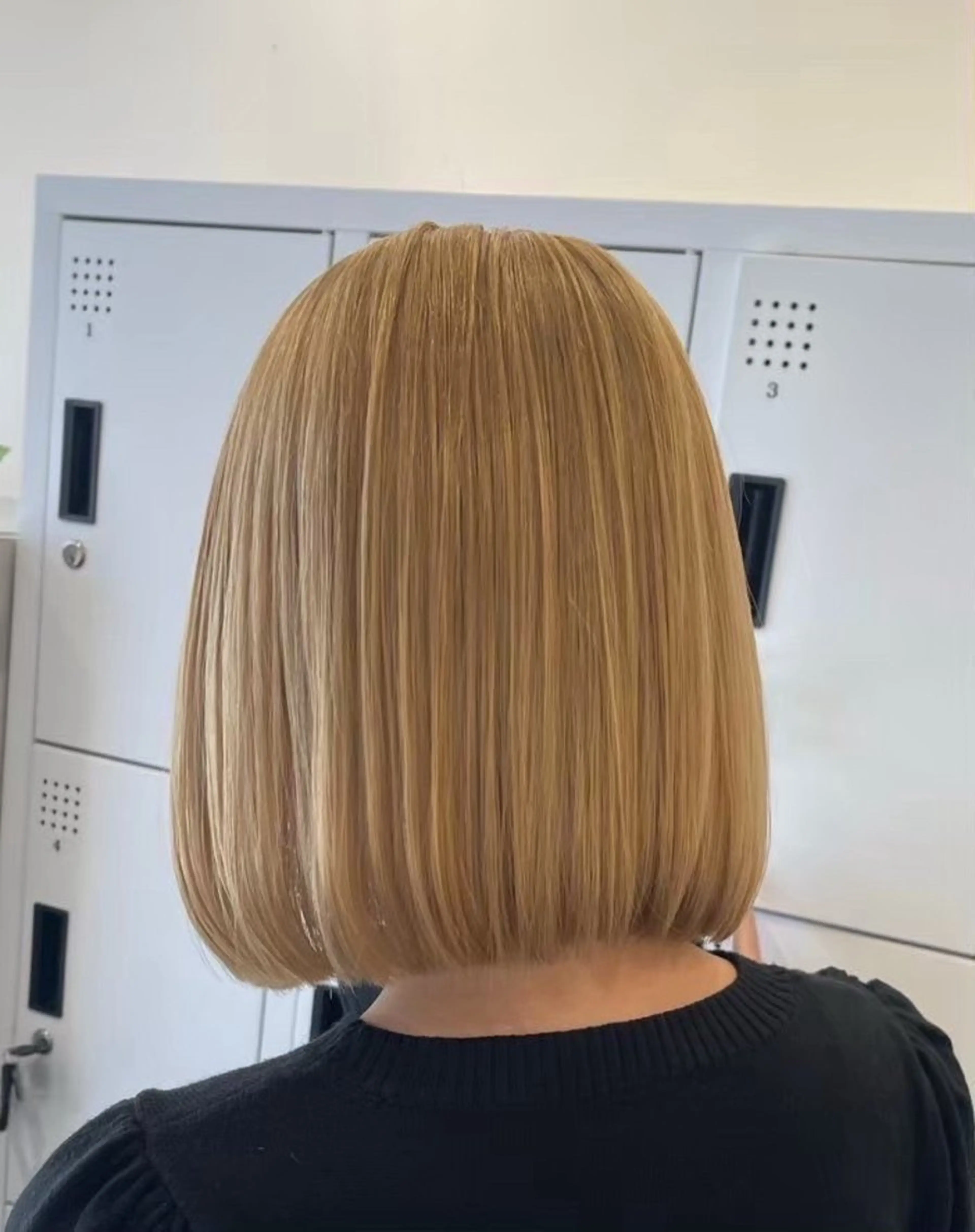 ショート カラー ベージュカラー ダブルカラー ボブ GRANDEUR焼津 村越 捺稀のヘアスタイル