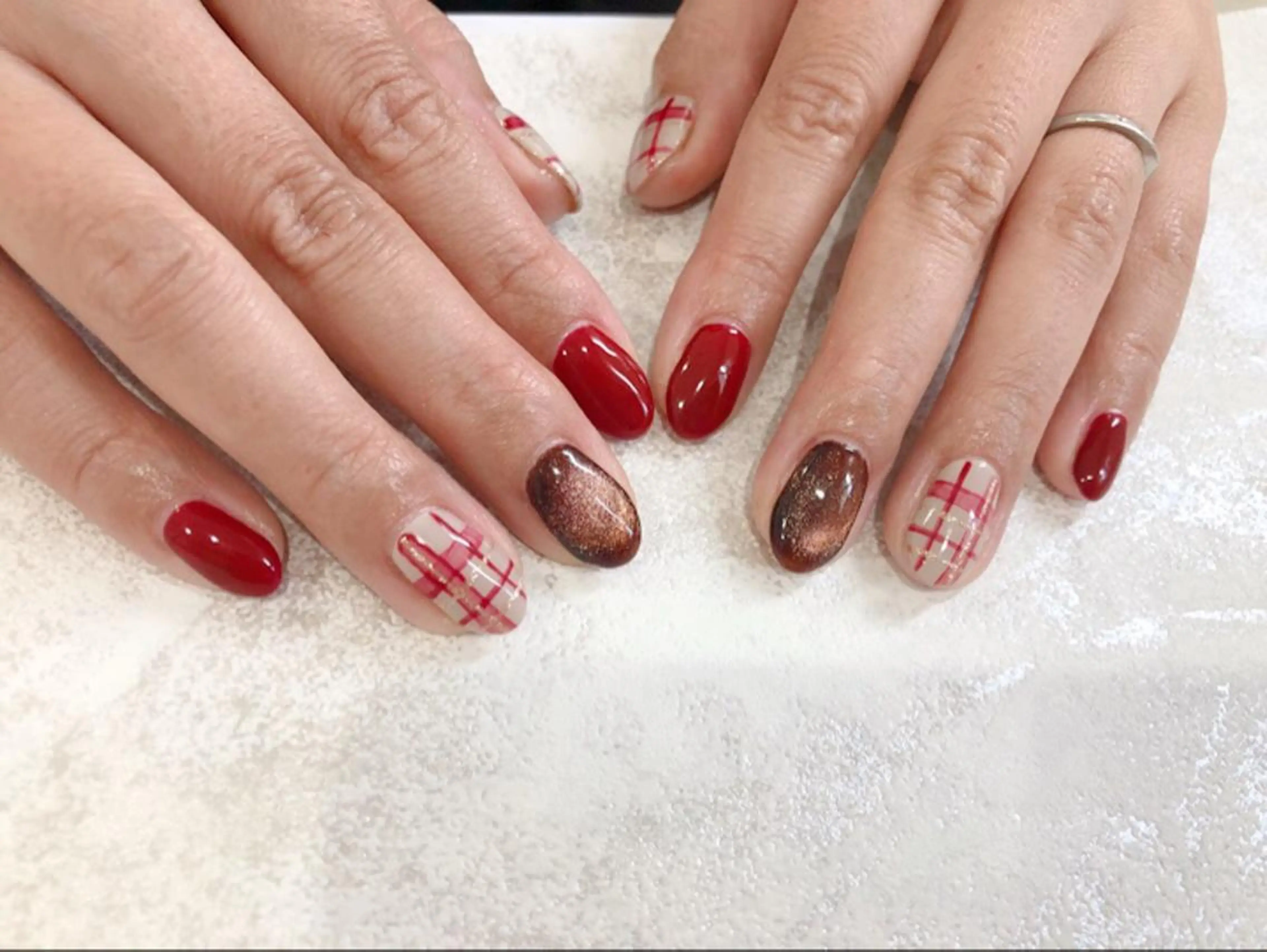 ミディアム キッズ ネイル ボルドー ジェルネイル マグネットネイル パラジェル Luana nail (ルアナネイル)のネイルデザイン