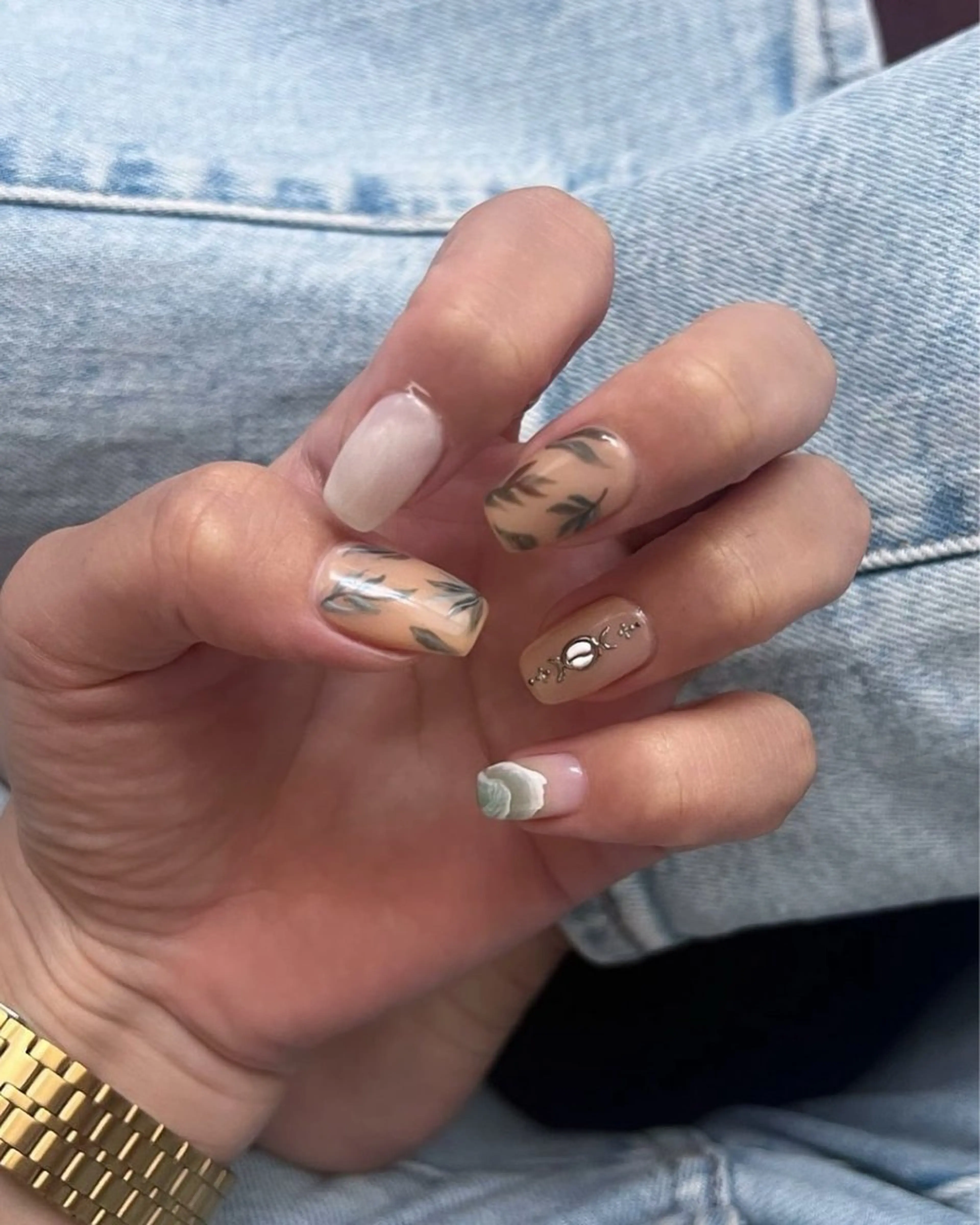 ネイル ハンドネイル フットネイル AURA nailartのネイルデザイン