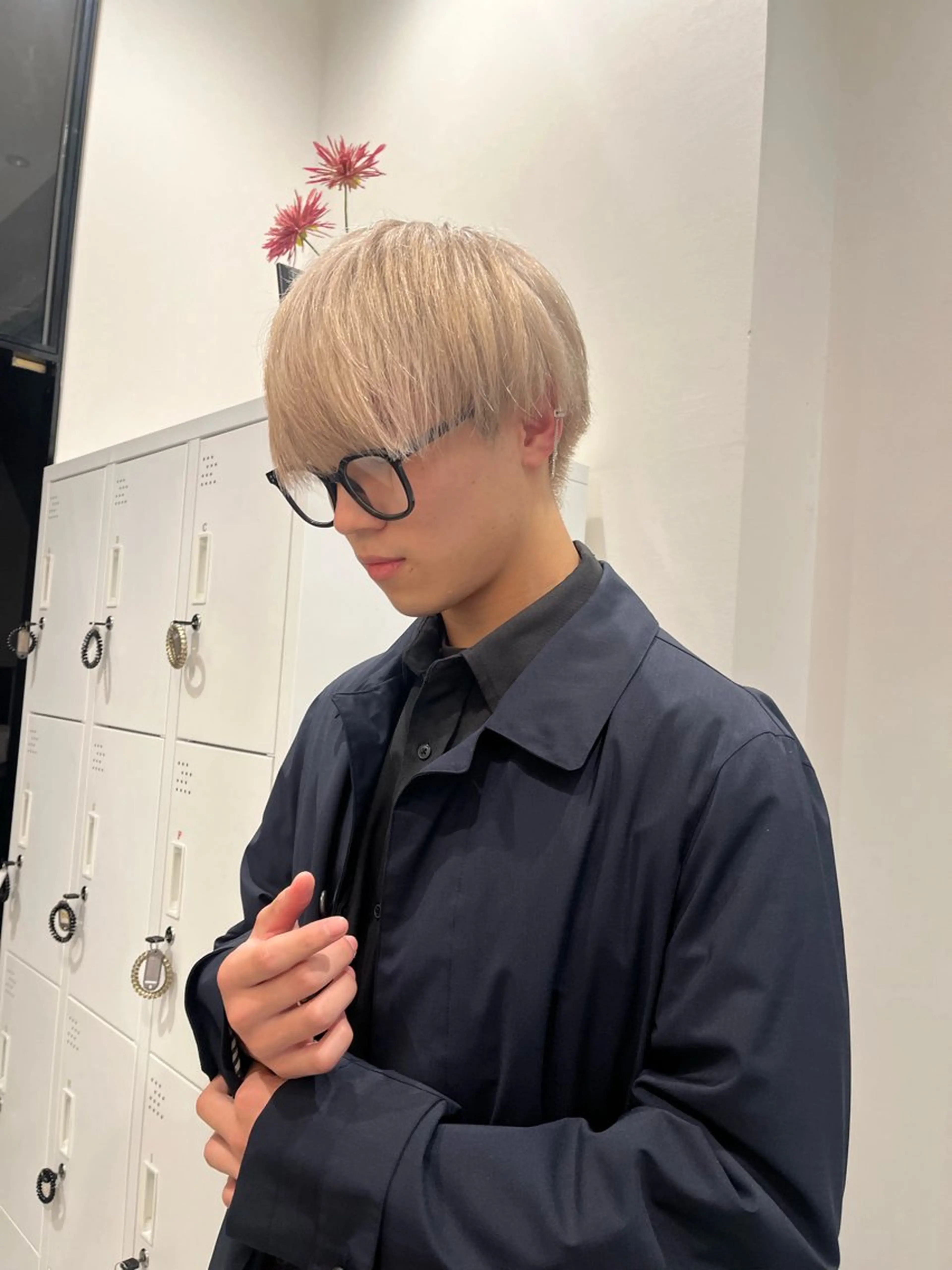 セミロング カラー ヘアアレンジ メンズ メンズブリーチ 黒髪 ブリーチ 坂本 エマのヘアスタイル