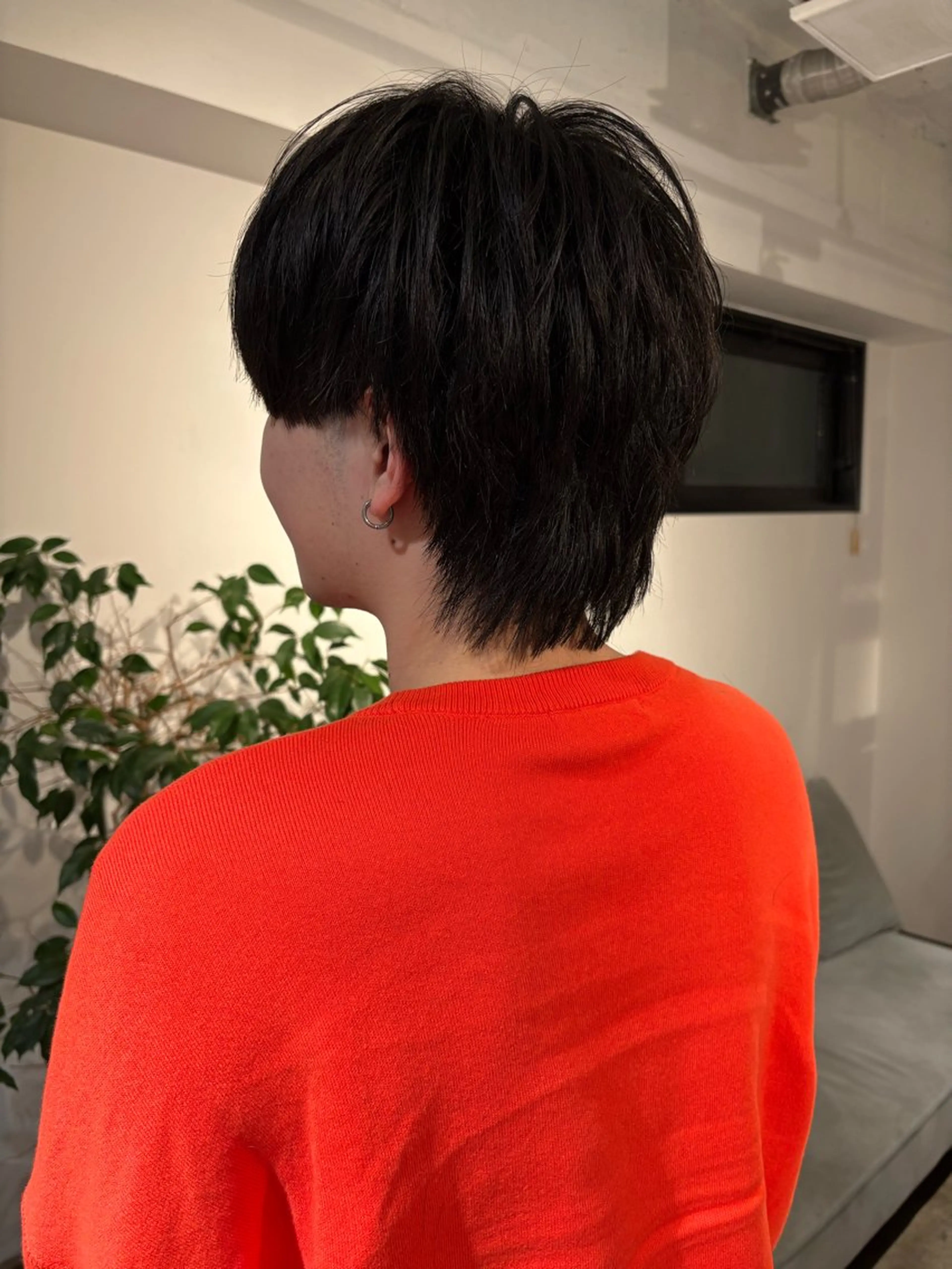ショート メンズ センターパート ダウンパーマ フェザーパーマ カルマパーマ メンズ韓国風 フェザーパーマ癖毛 曲がる縮毛矯正森岡のヘアスタイル