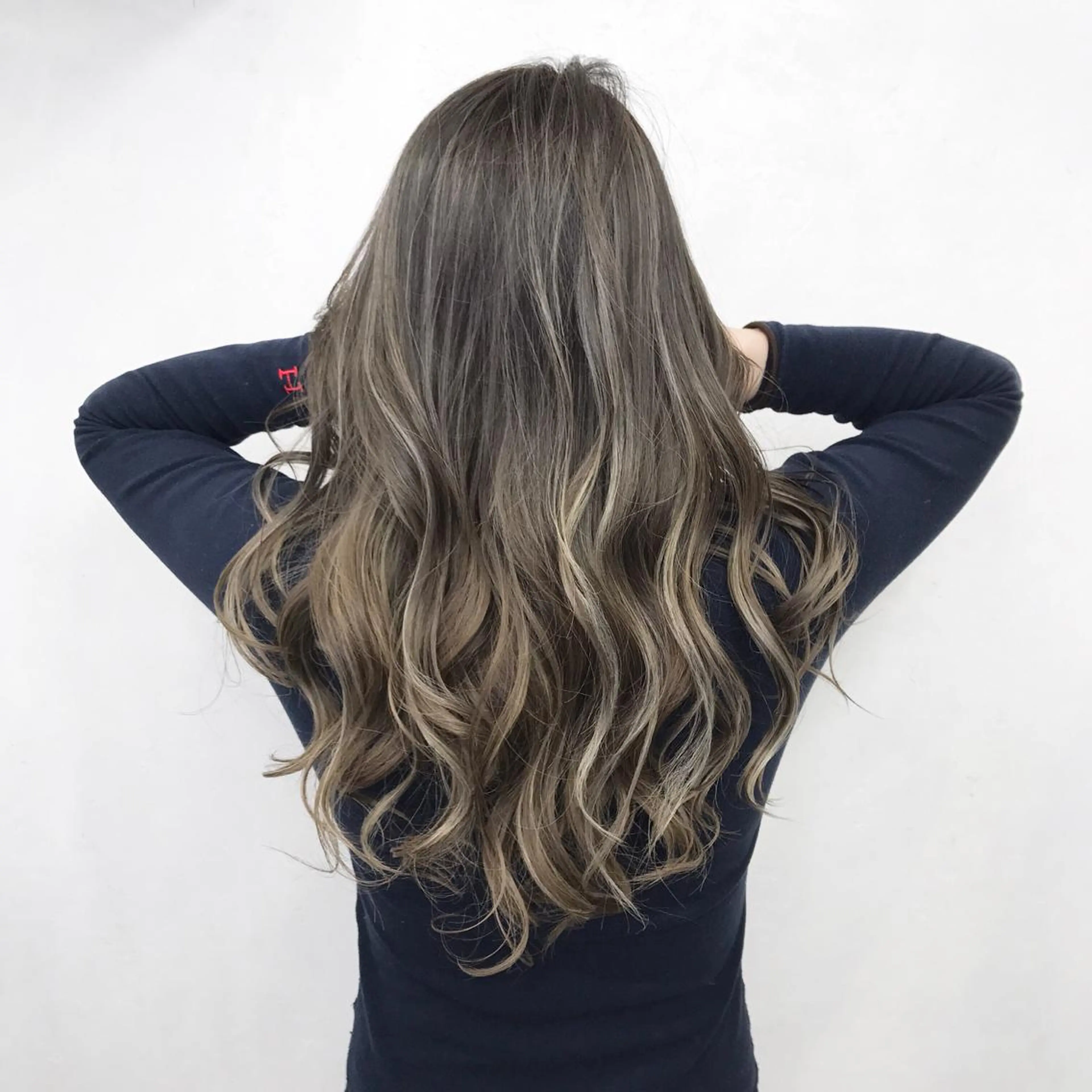 ロング カラー グレージュ ハイライトカラー ハイライト ヘアカラー TATSUYA アートディレクターのヘアスタイル