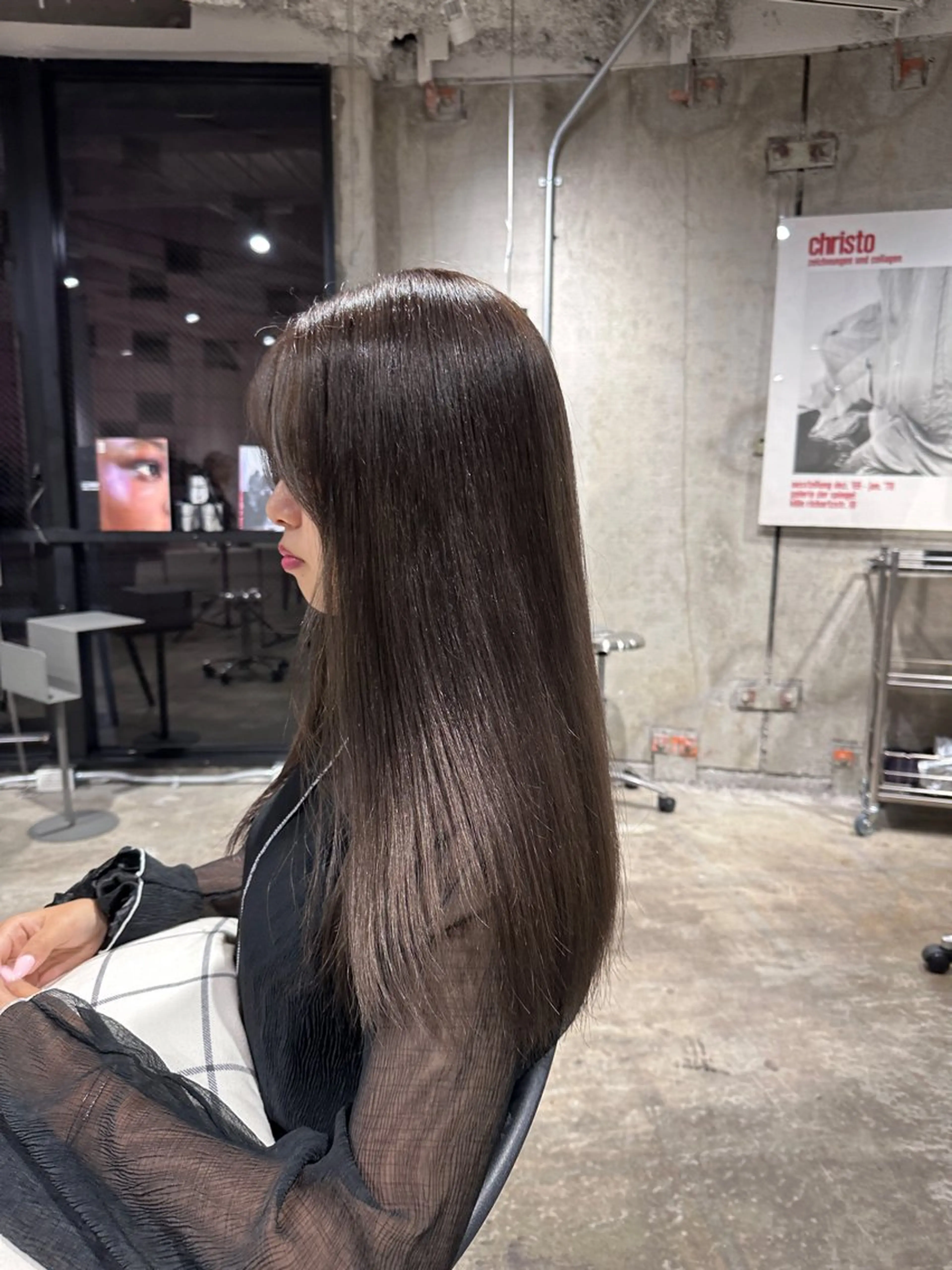 ロング カラー アディクシーカラー ブリーチ 透明感カラー グレージュ ミルクティーグレージュ hina／似合わせ color／髪質改善のヘアスタイル