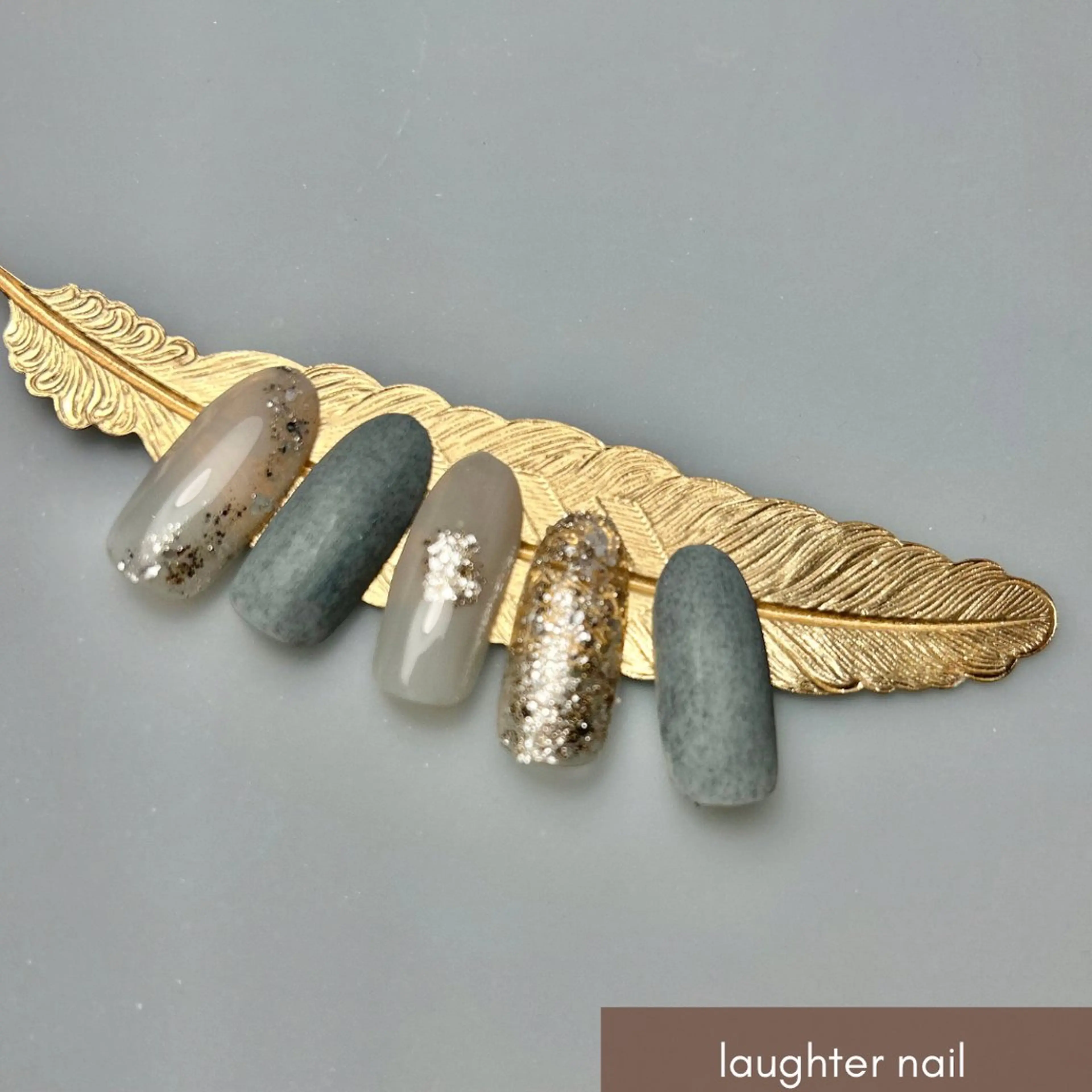 ネイル アートネイル ジェルネイル ゴールド ハンドネイル laughter nailのネイルデザイン