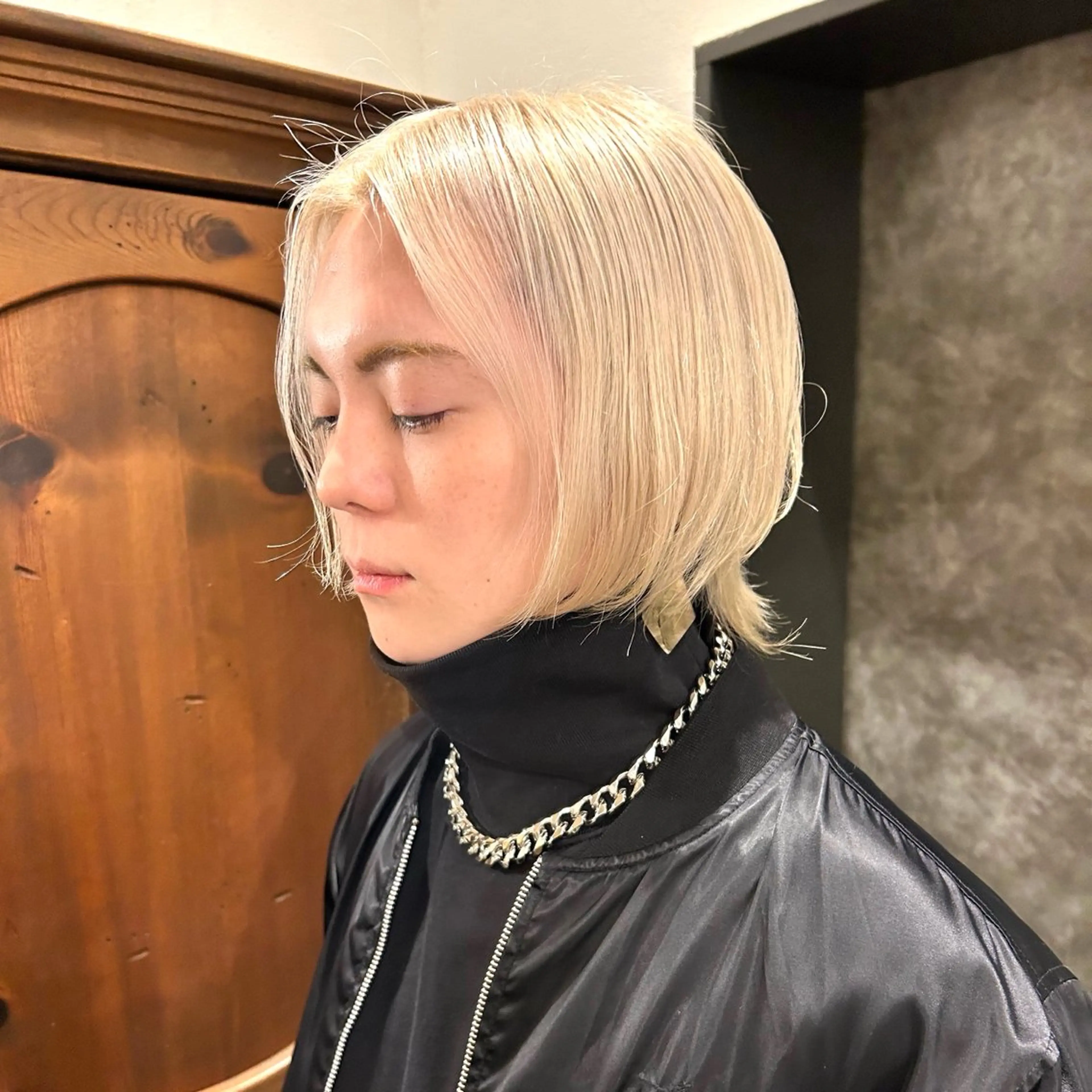 ショート カラー écouter所属・ジェンダーレスカット ハイトーン/カイセイのヘアスタイル
