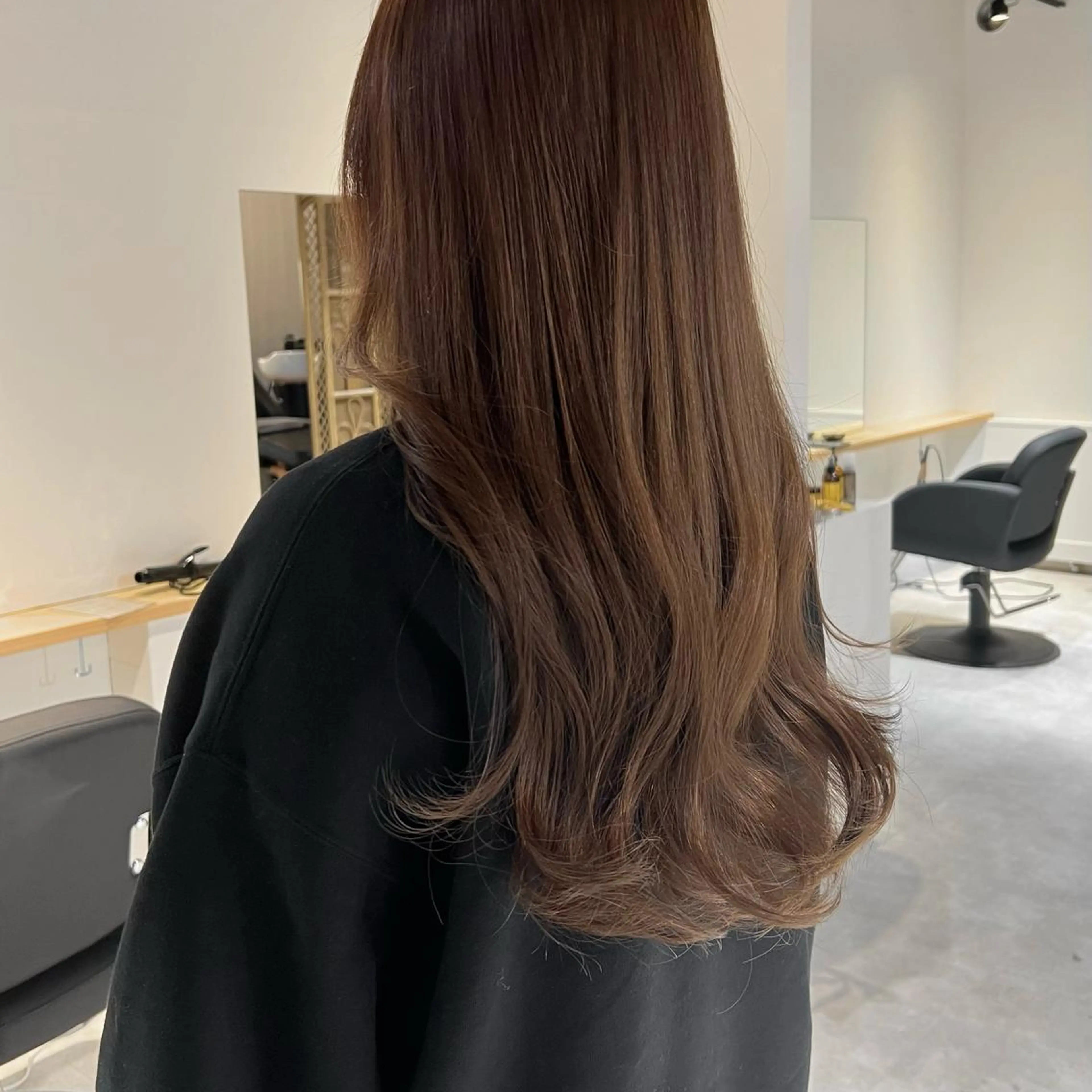 ロング カラー ベージュカラー ブリーチ ブリーチなしカラー io濱川 遥のヘアスタイル