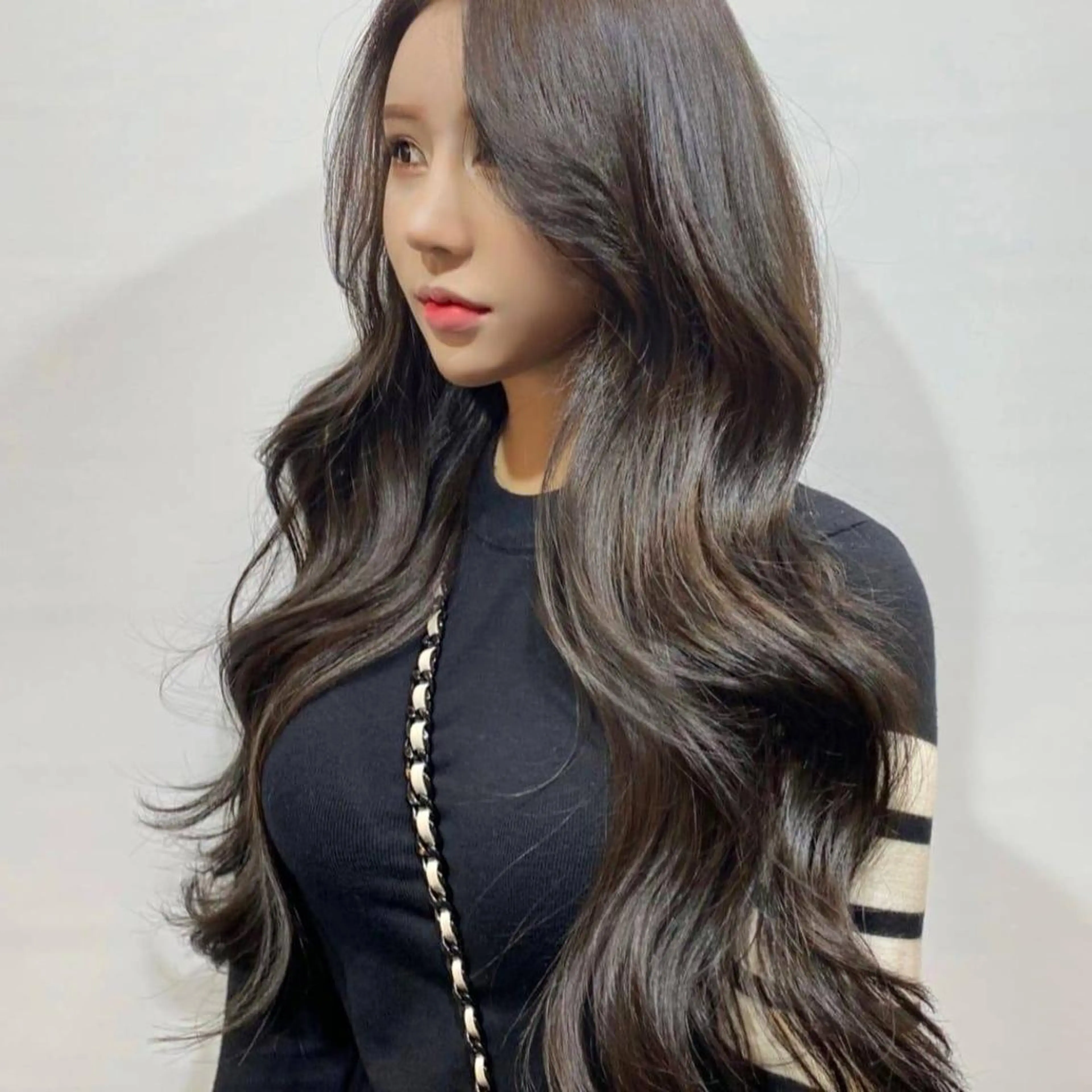 ロング 💍暗髪×エクステ BIZEのヘアスタイル