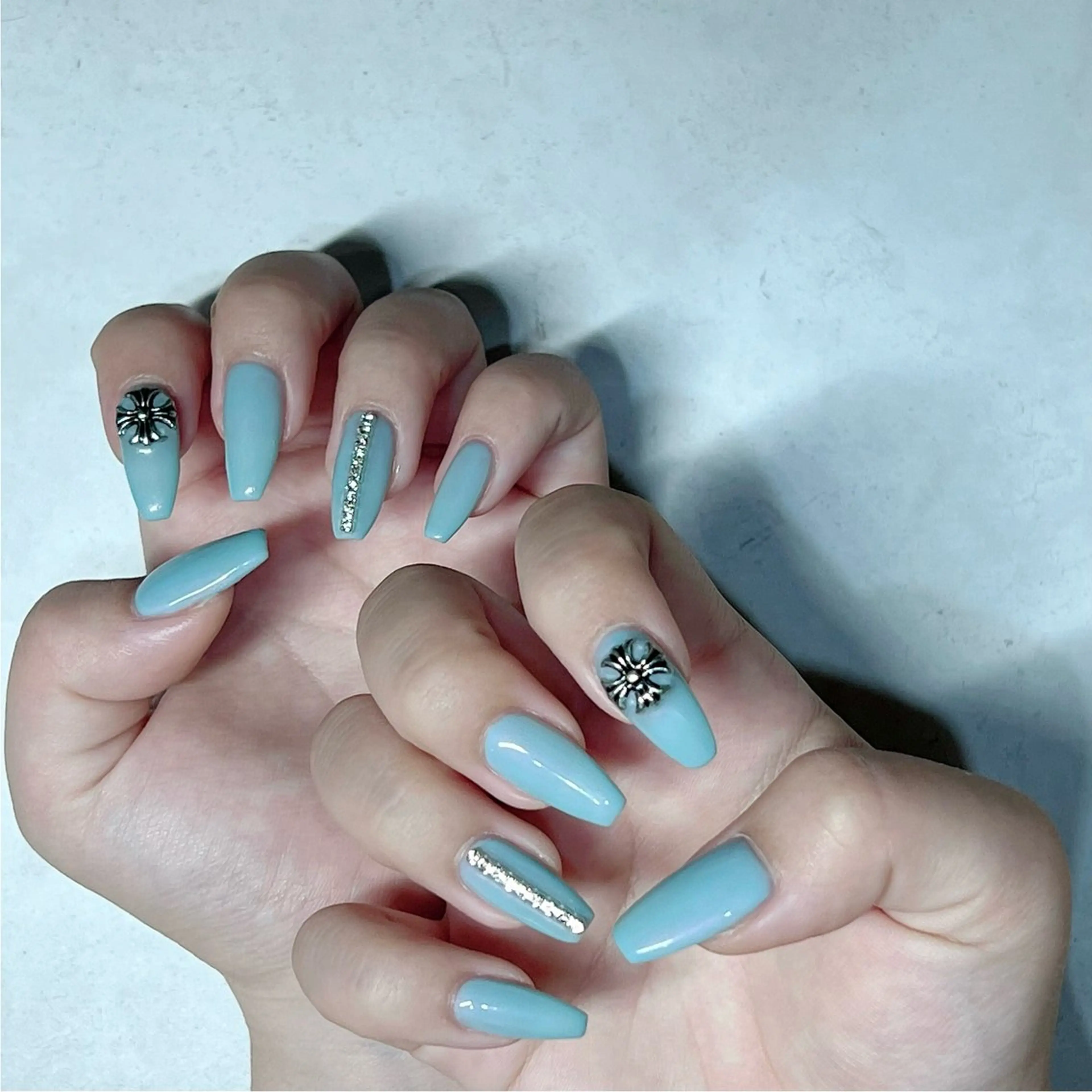 セミロング 萬城 愛梨のネイルデザイン