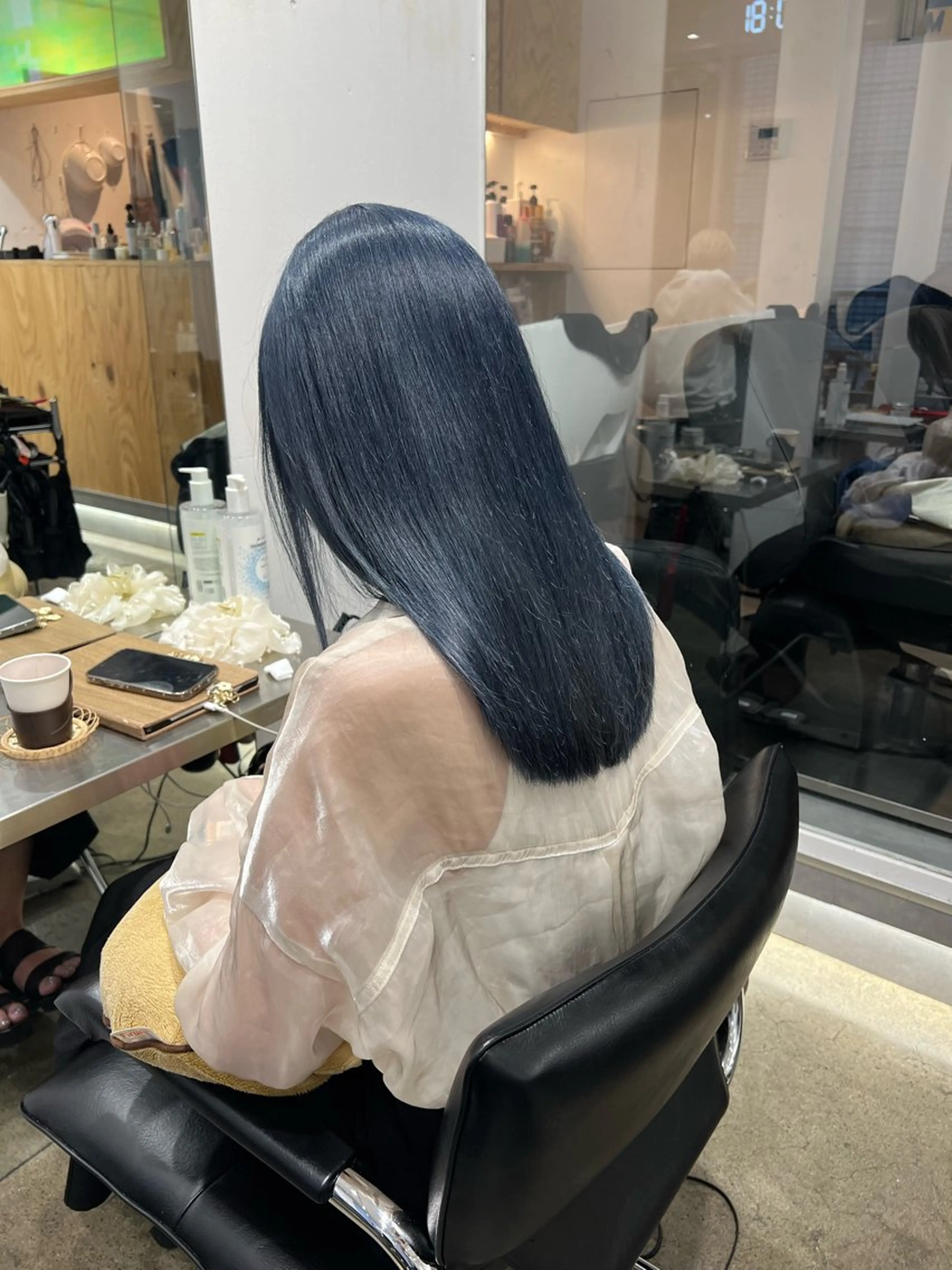 ロング カラー ブリーチ ブルーカラー ブルージュ シルバー ヘアカラー トリートメント ヘッドスパ ✨髪質改善矯正× ブリーチ✨YU-KIのヘアスタイル