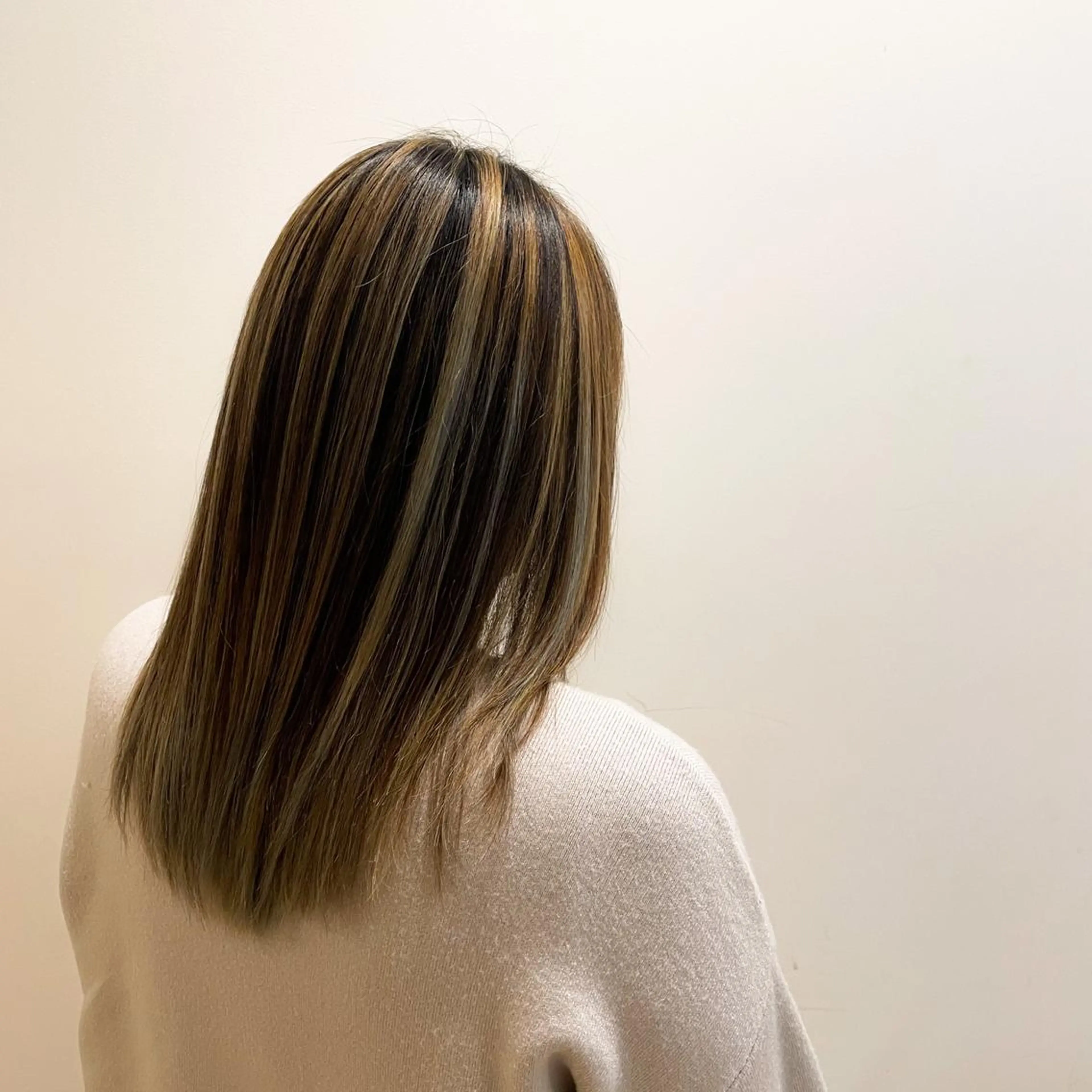 セミロング ハイライト レイヤーカット 坂井翔　kiju オーナースタイリストのヘアスタイル