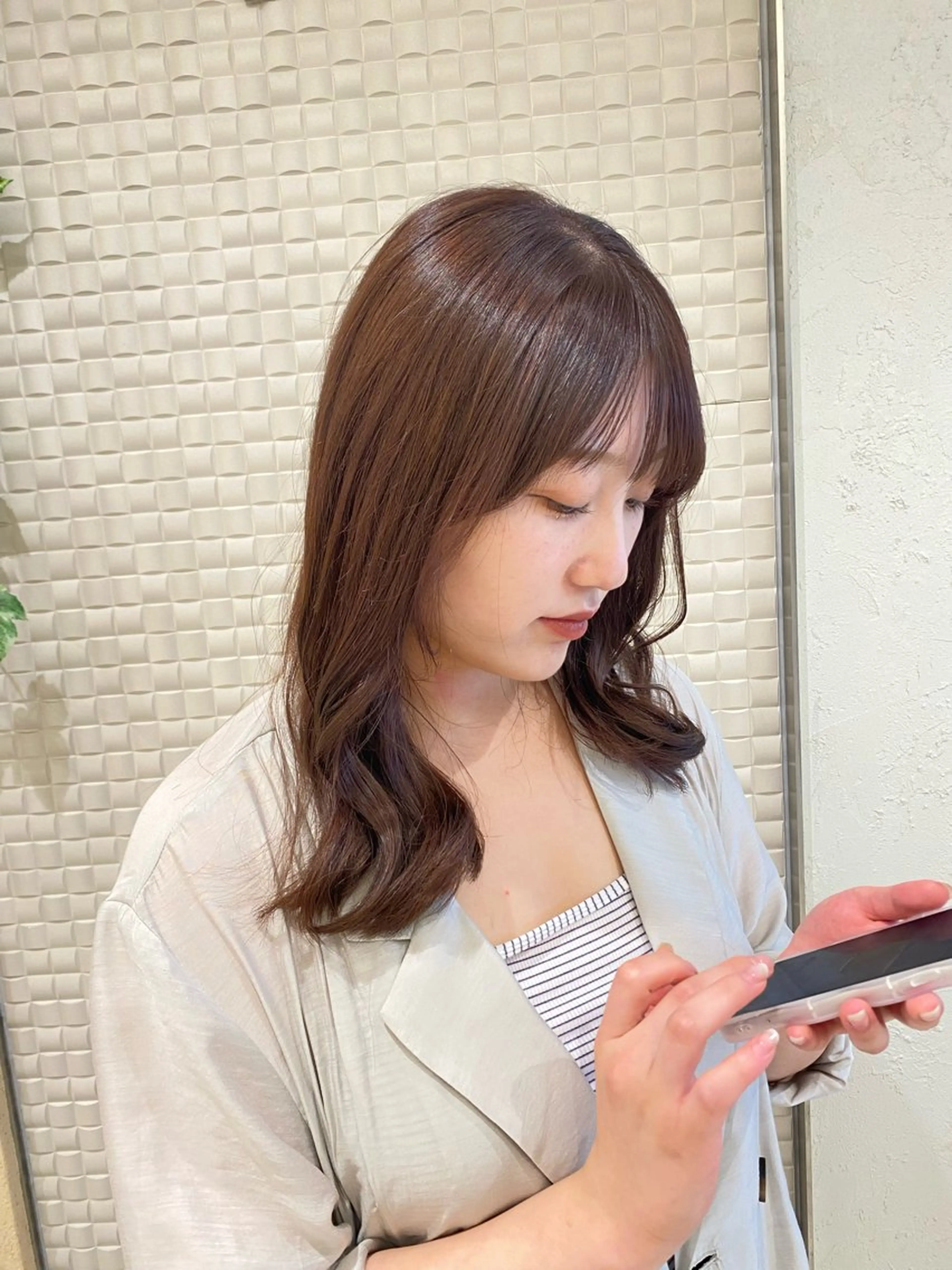ミディアム カラー ヘアアレンジ ベージュカラー ピンクカラー カット ヘアカラー トリートメント ヘアセット 新宿スペインカール ヨモギダのヘアスタイル