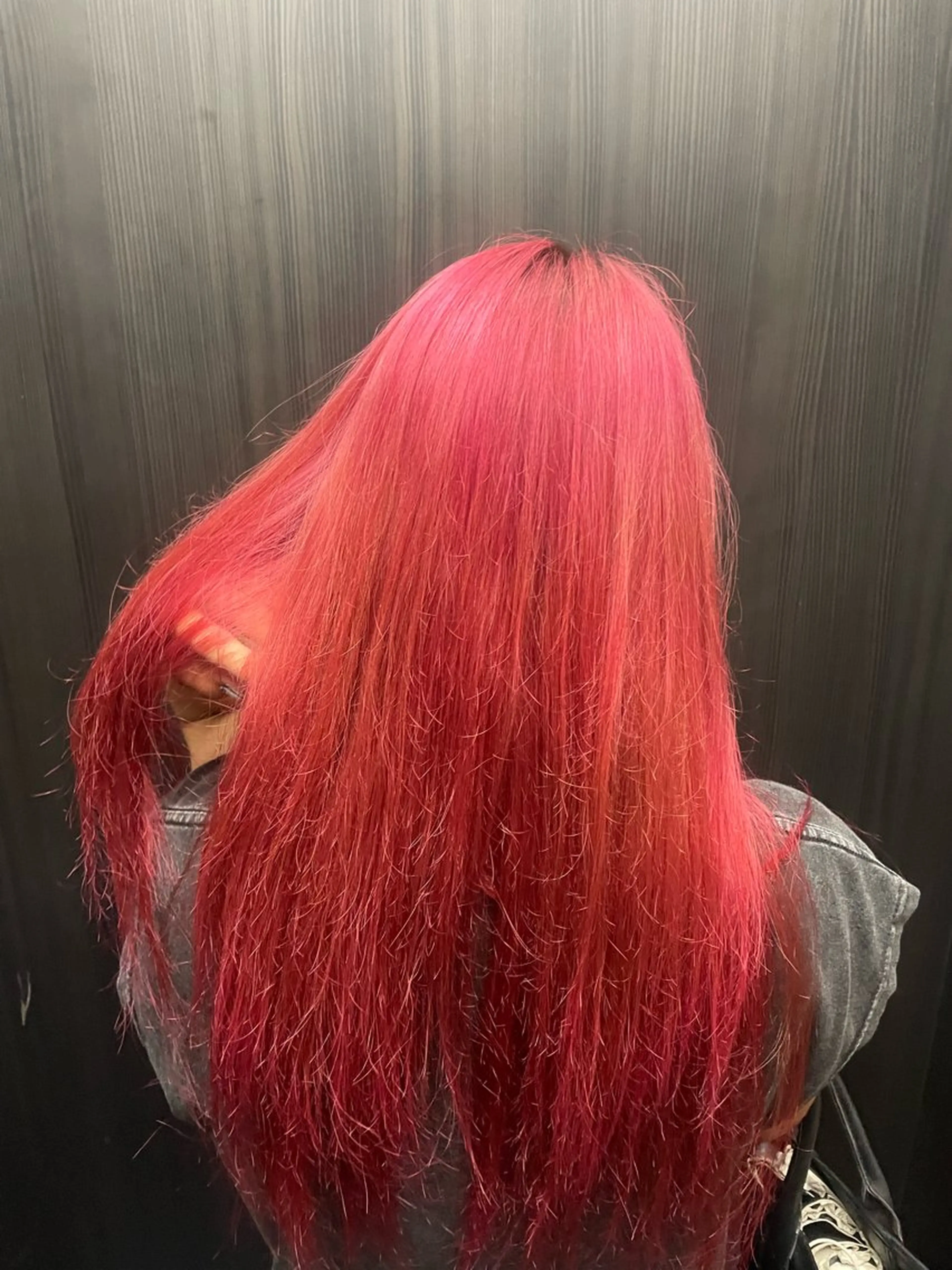 ロング パーマ ヘアカラー 栗山 緋時のヘアスタイル