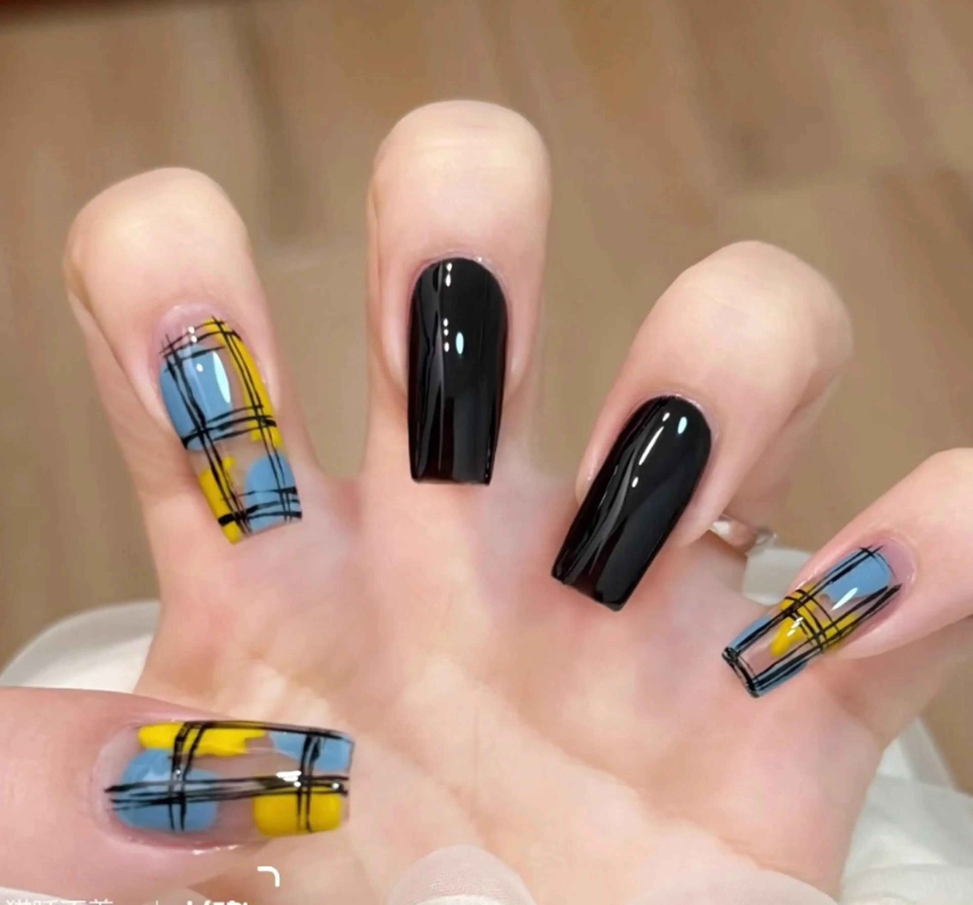 ネイル NiNa ビューティーサロン所属・Ni Naのネイルデザイン