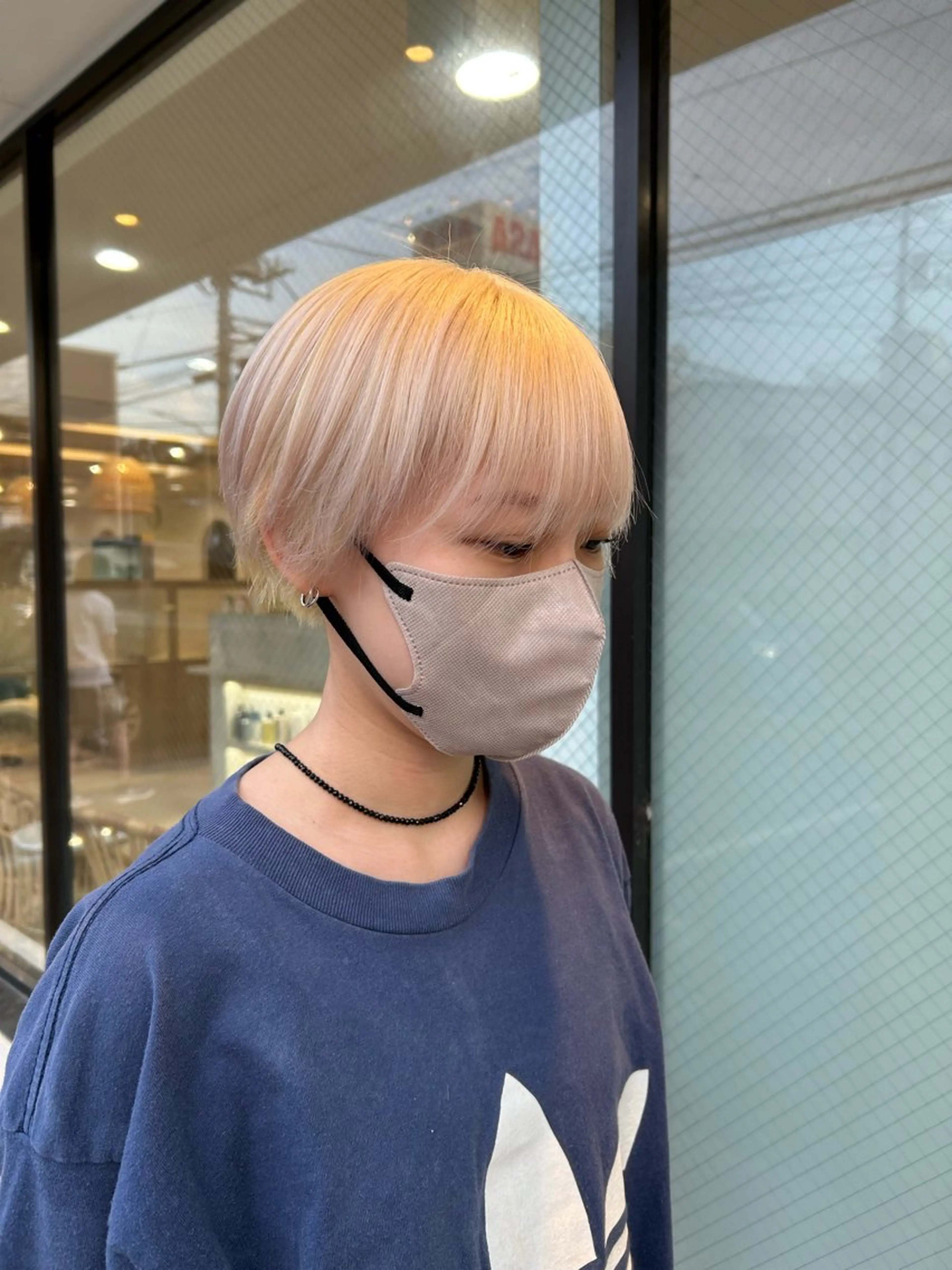 ショート カラー 抜きっぱなしブロンド ブロンド ヘアカラー 癖毛￤ボブ￤暖色 🍒竹下 茜🍒のヘアスタイル