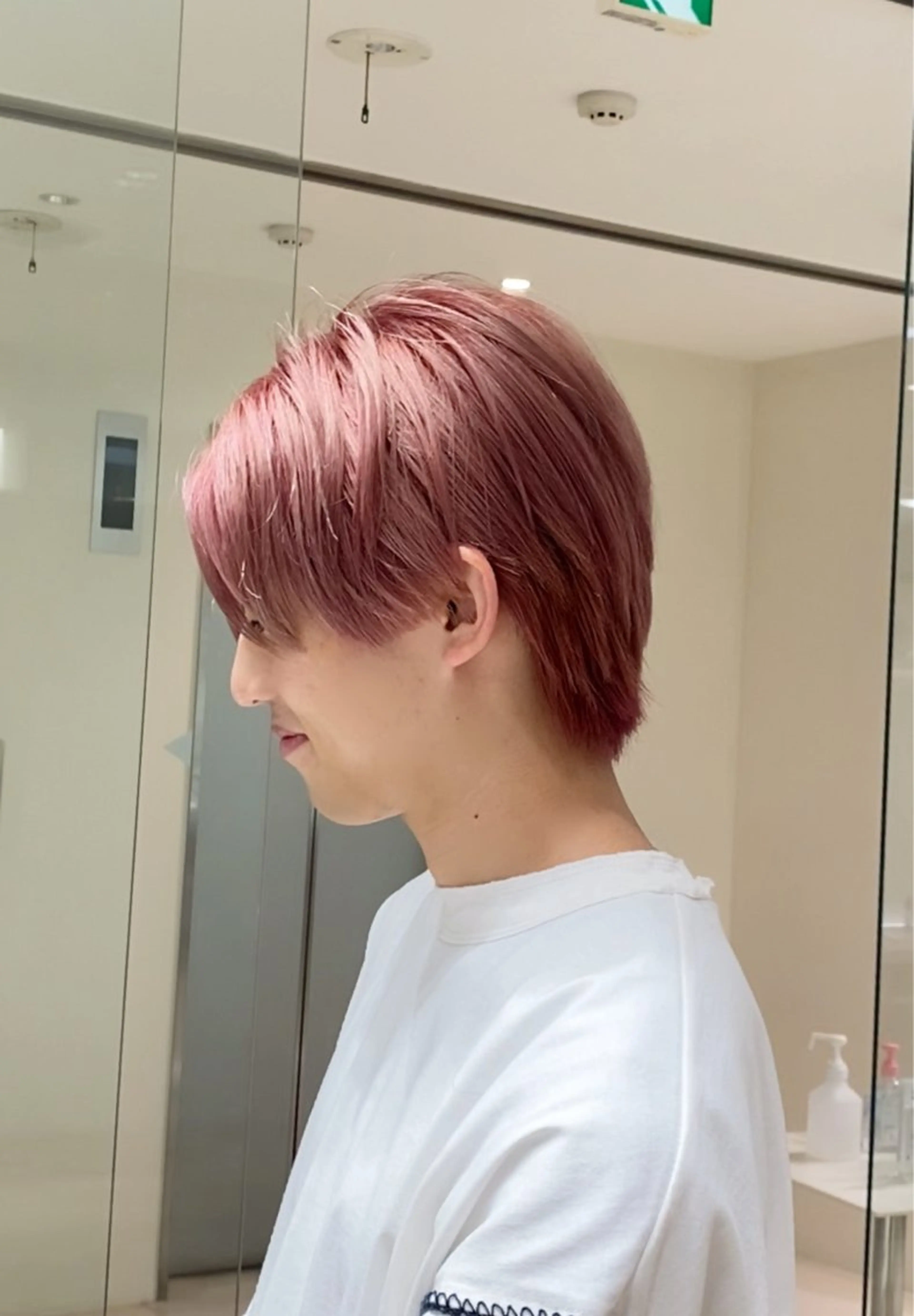 カラー メンズ メンズブリーチ ベージュカラー ブリーチ ダブルカラー ピンクカラー カット 松永 わかなのヘアスタイル