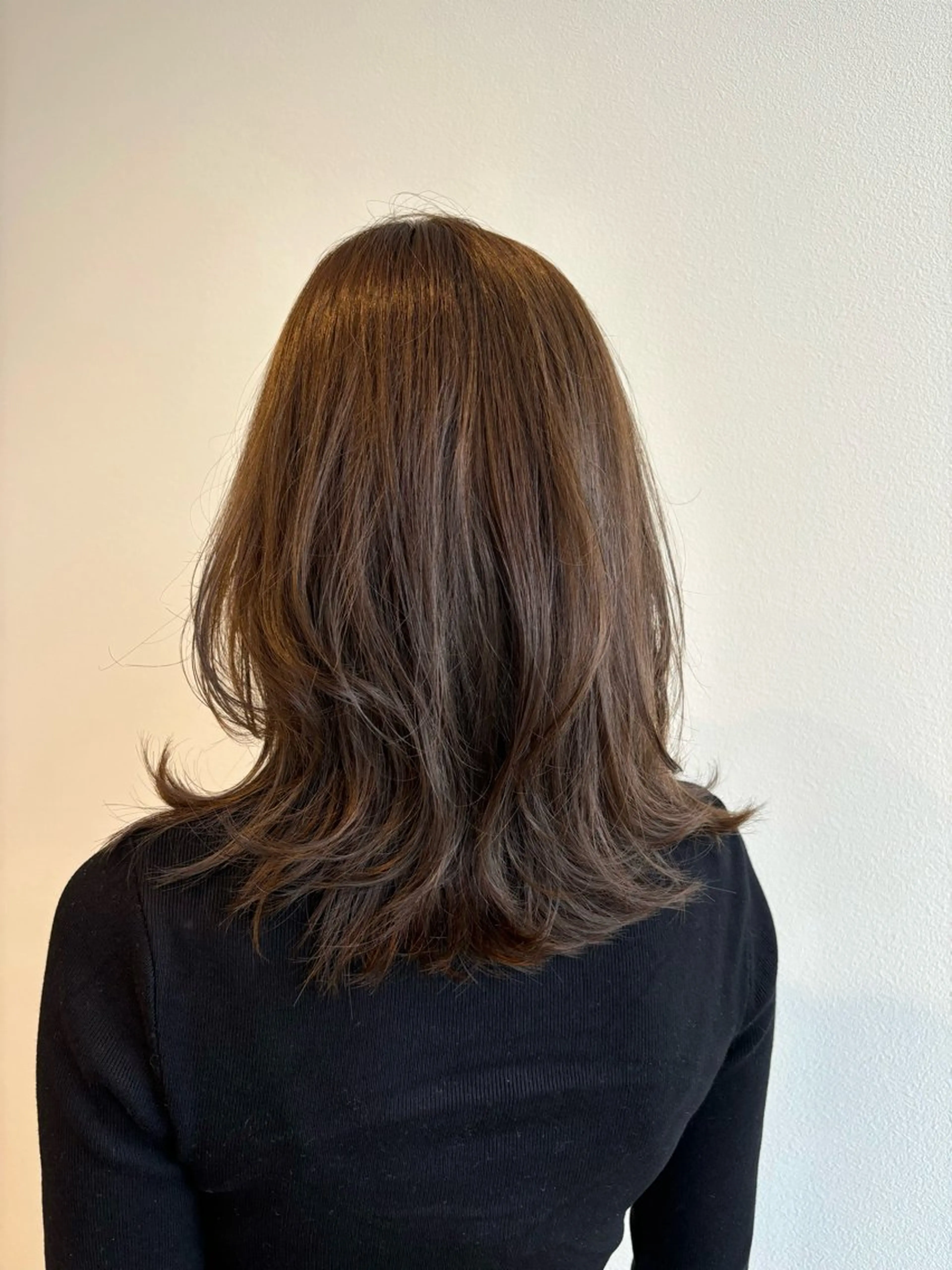 セミロング カラー たにぐち ななはのヘアスタイル