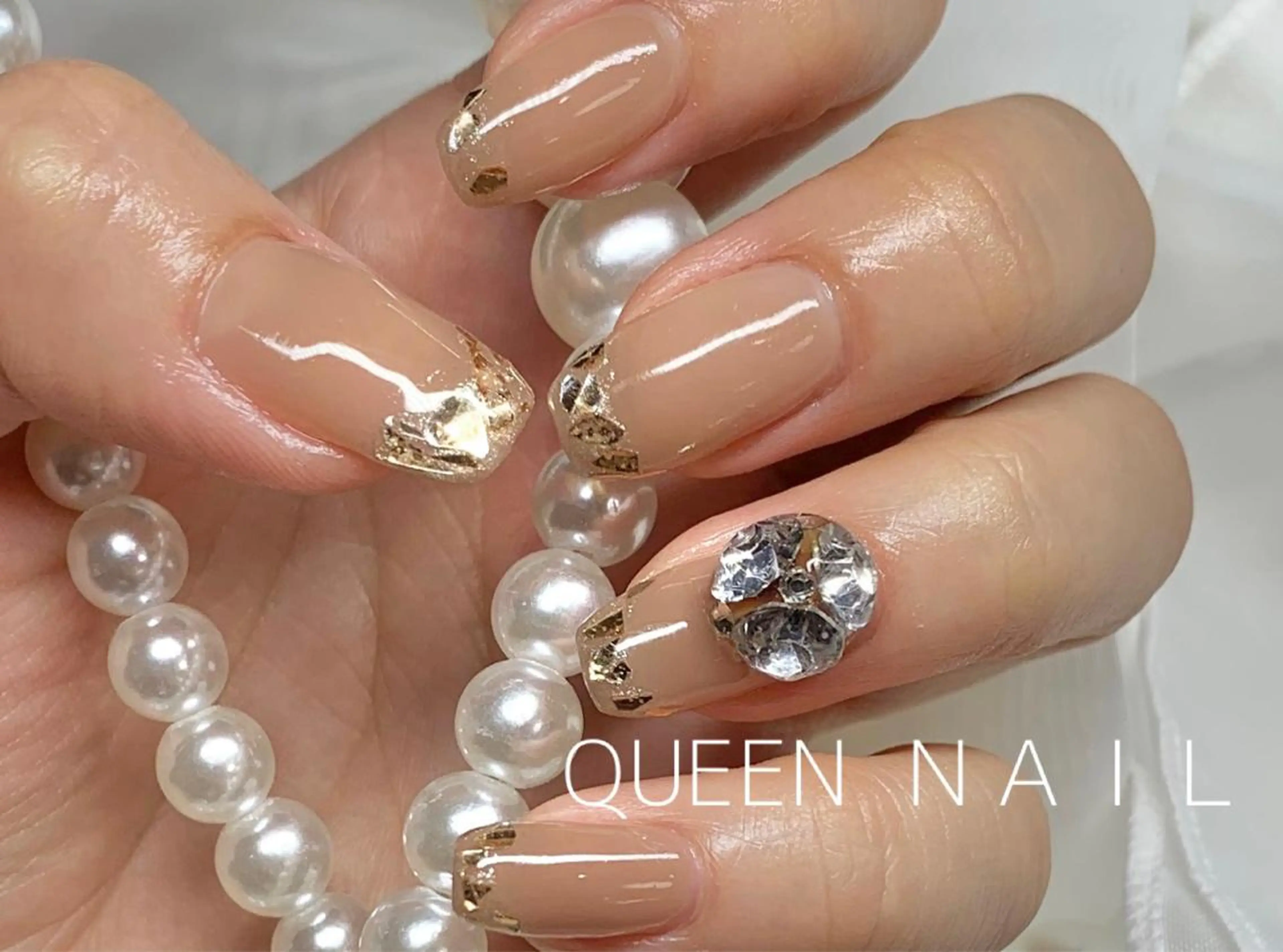 ミディアム カラー ネイル 韓国風ヘア フレンチネイル ガラスフレンチ 韓国ネイル オフィスネイル Queen nail所属・QUEEN ＮＡＩＬのネイルデザイン