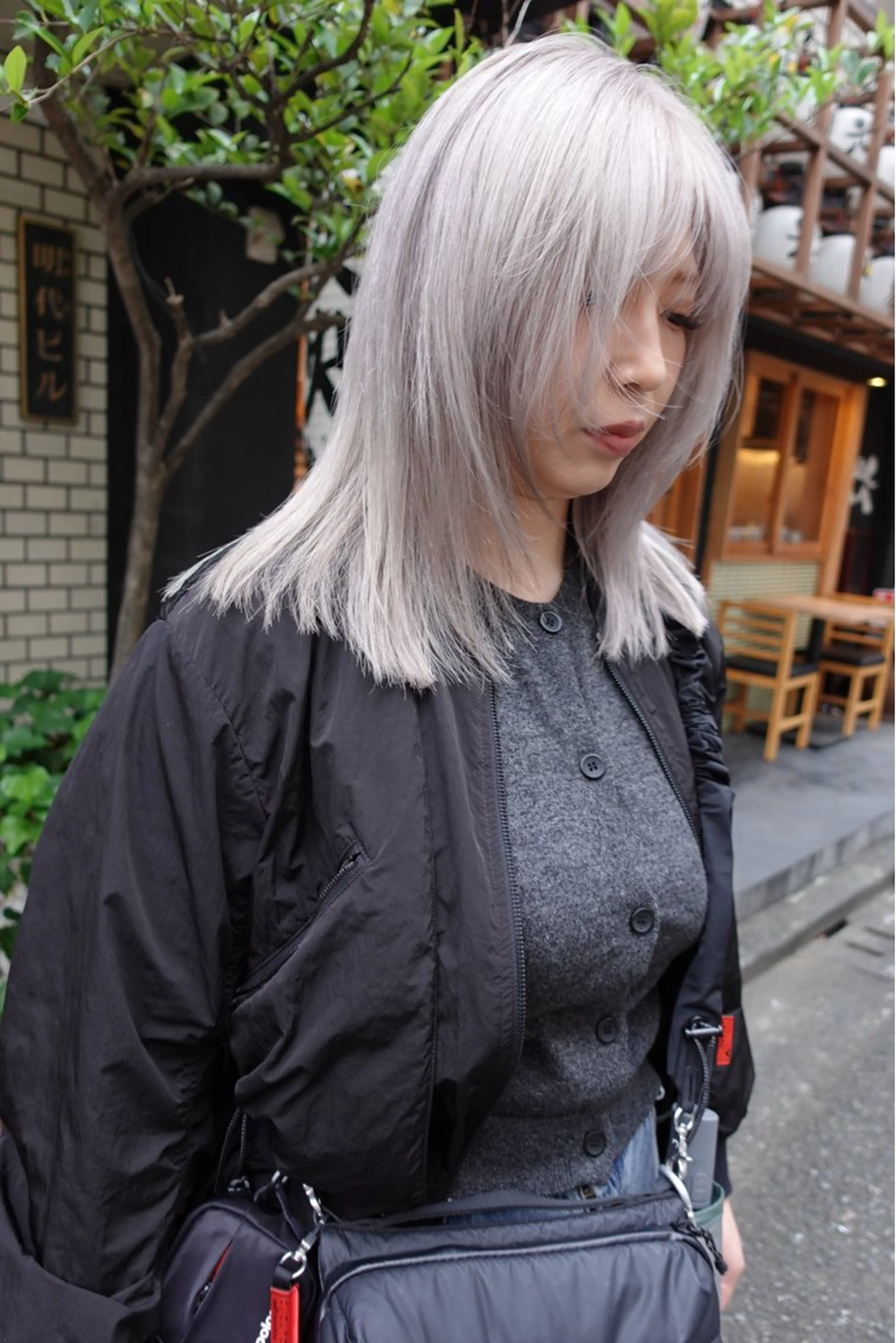 セミロング カラー 顔周りレイヤー ブリーチminamiのヘアスタイル