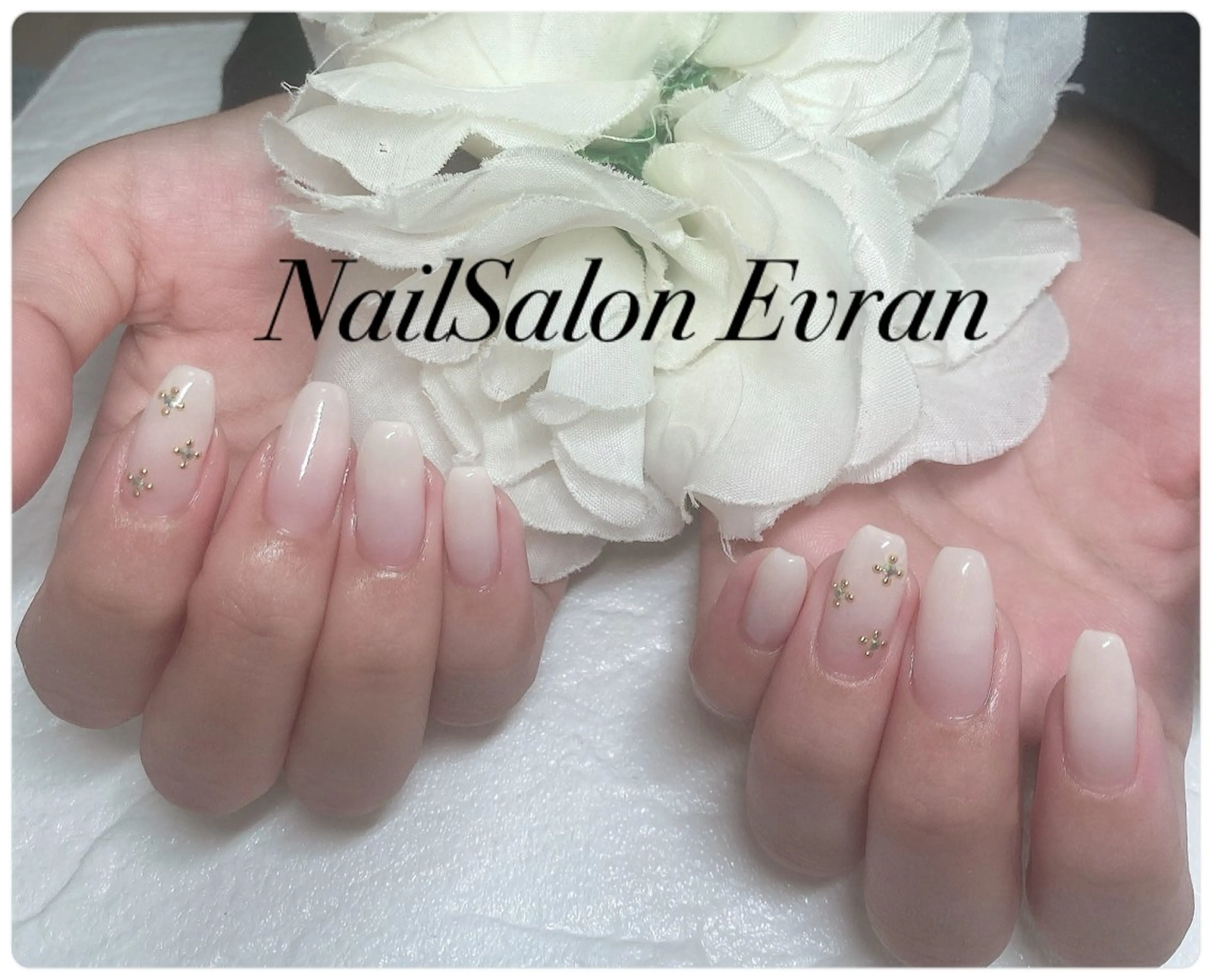 ネイル アートネイル フレンチネイル ジェルネイル グラデーション マグネットネイル ハンドネイル Nail salon Evranのネイルデザイン