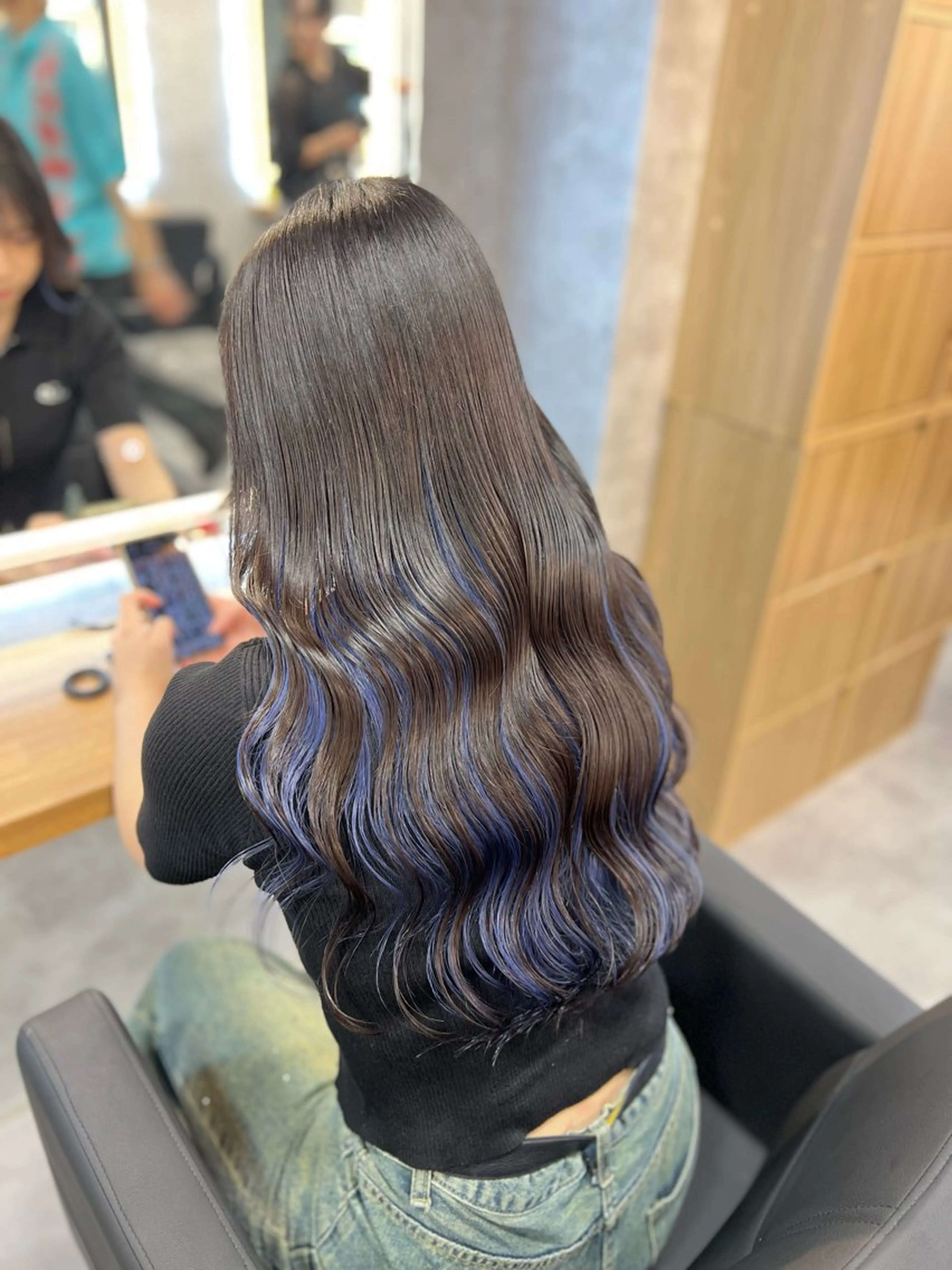 セミロング カラー ハイトーンカラー インナーカラー ネイビーカラー 髪質改善 お客様満足No.1 🌈Neneのヘアスタイル