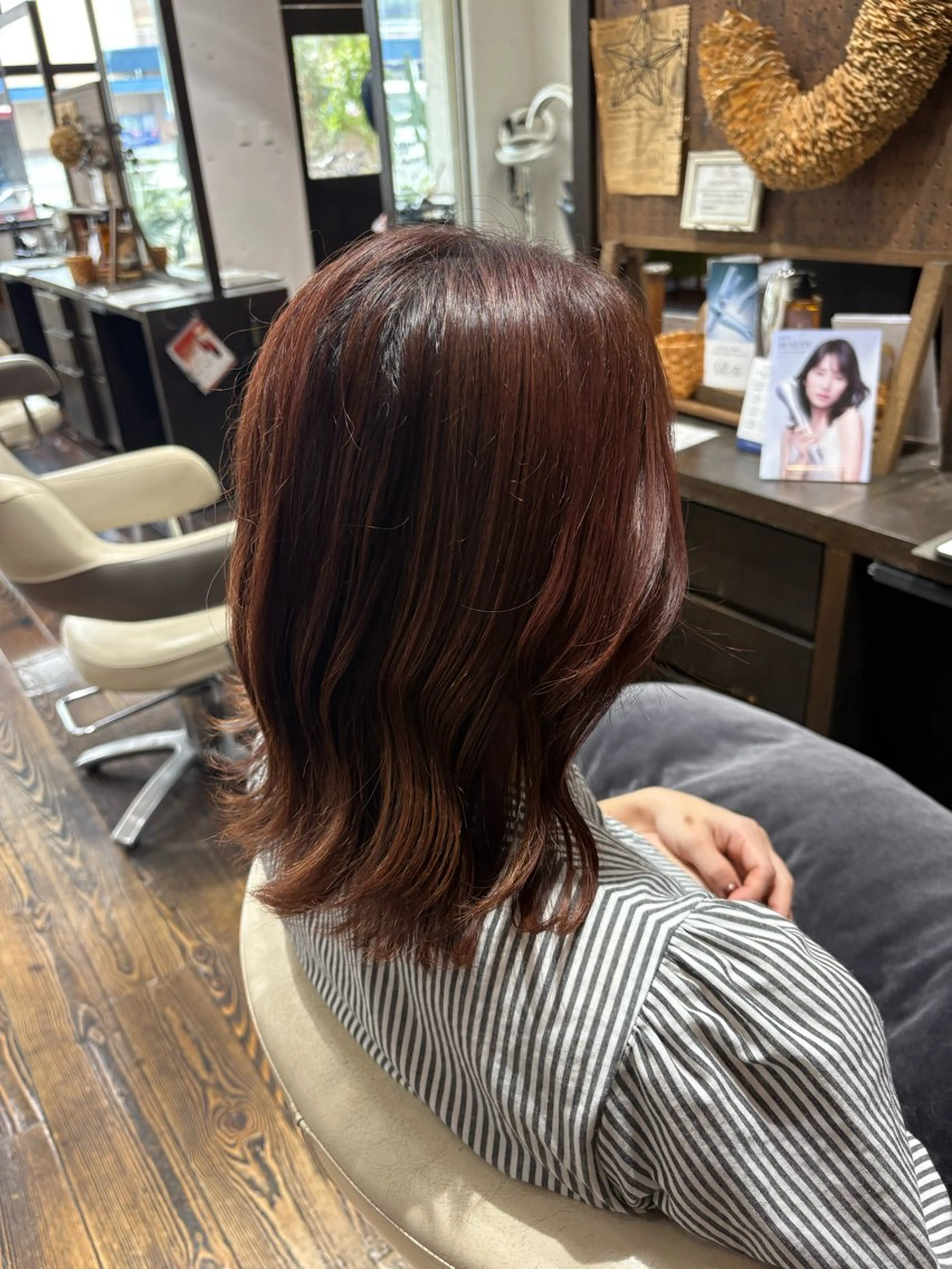 セミロング カット ヘアカラー トリートメント 透けナチュラルカラー ／あいりのヘアスタイル
