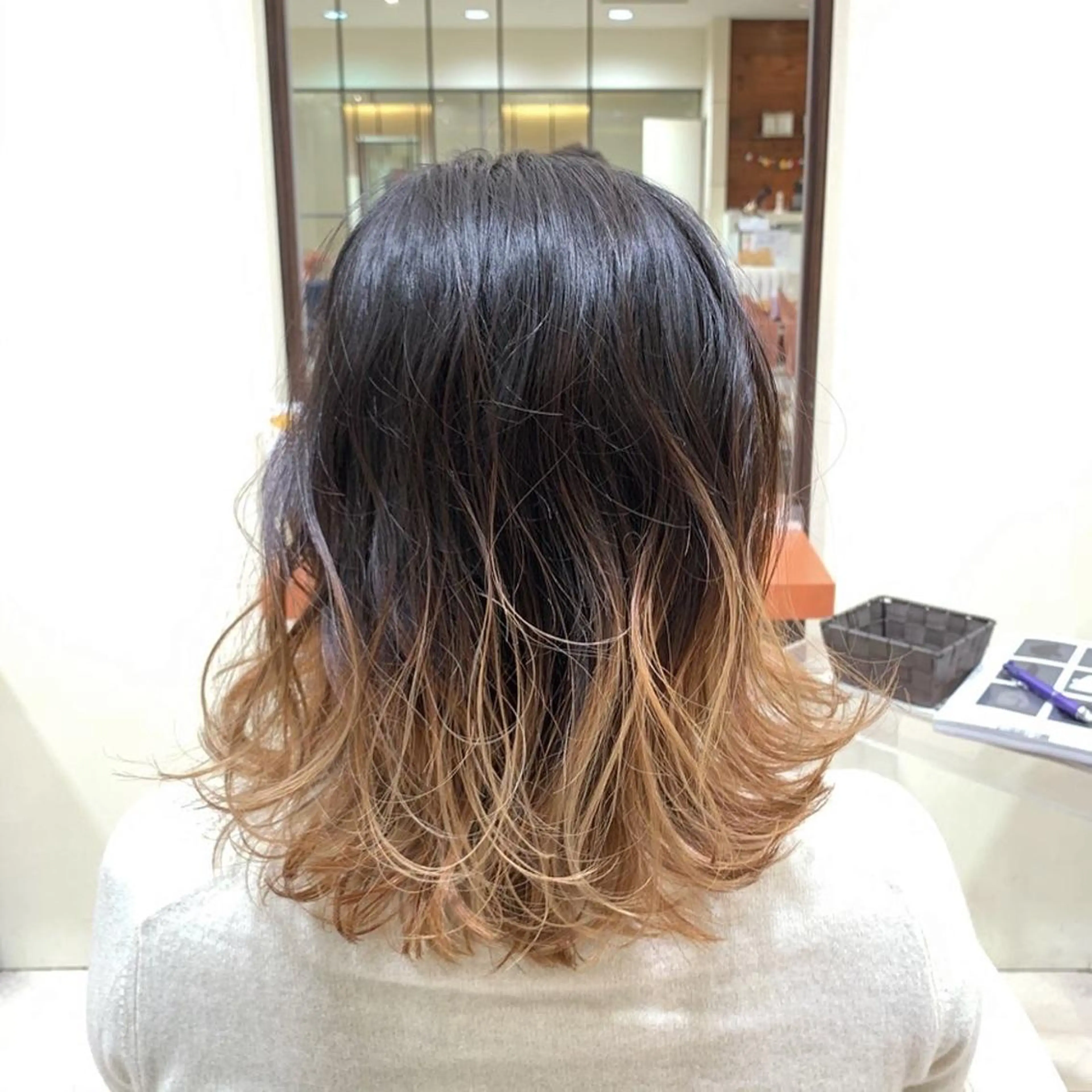 ミディアム MODEks eau 佐藤優志のヘアスタイル