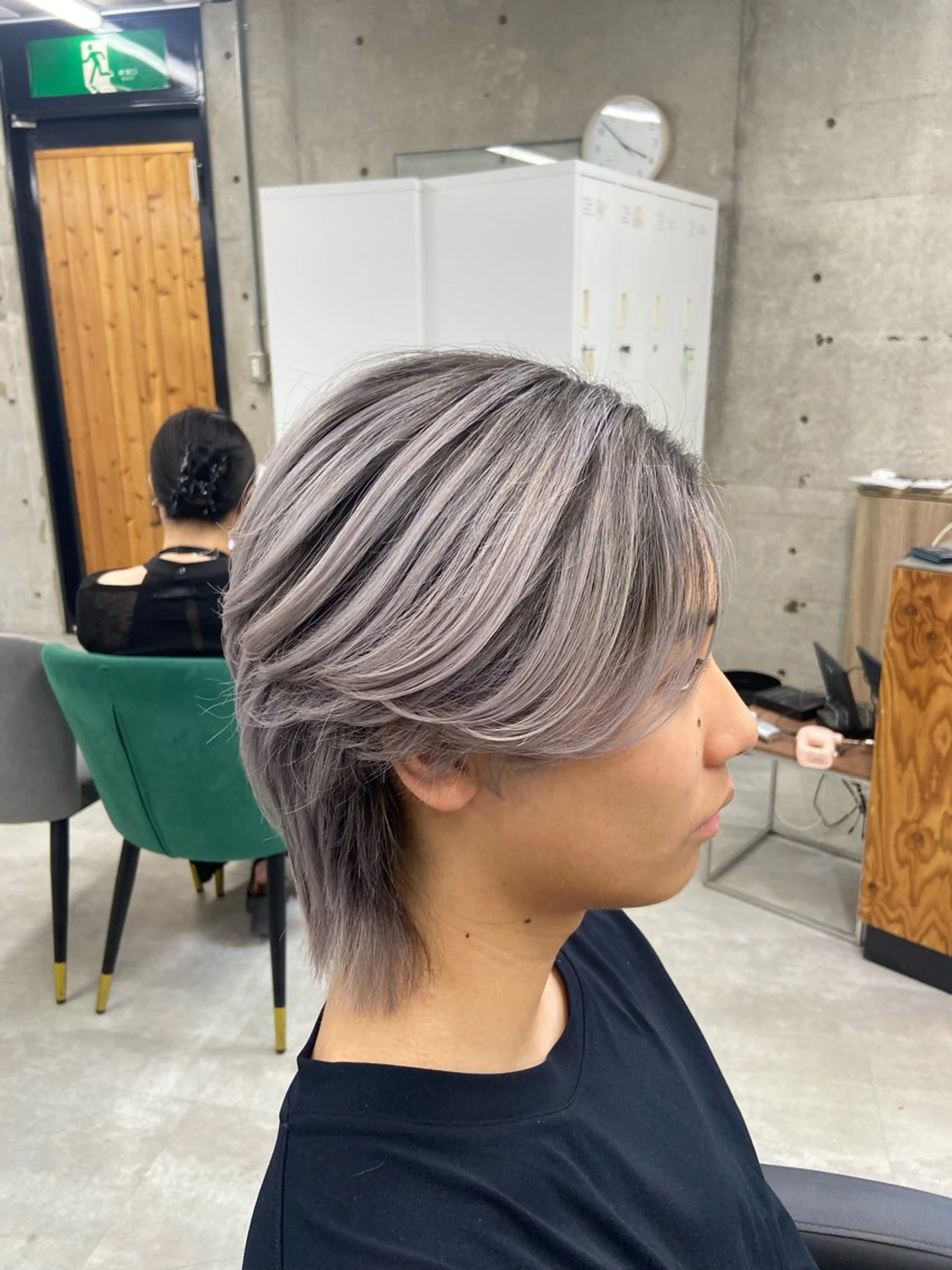 カラー メンズ シルバー ヘアカラー Kotoko🖤/海 外/バレイヤージュのヘアスタイル