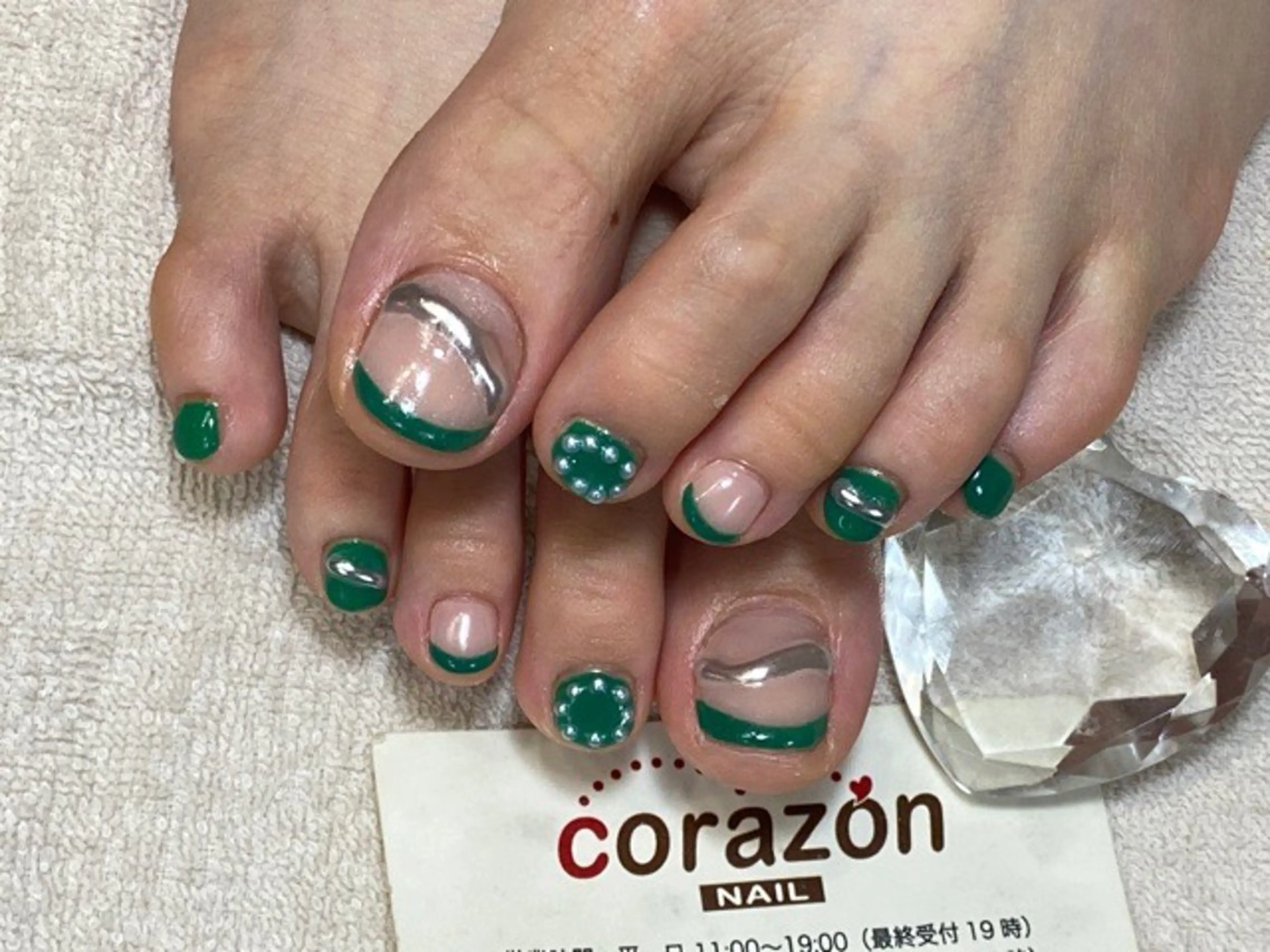 ネイル フットネイル フレンチネイル グリーン ミラーネイル ワンカラーネイル フットネイル corazon所属・ネイリスト aicoのネイルデザイン