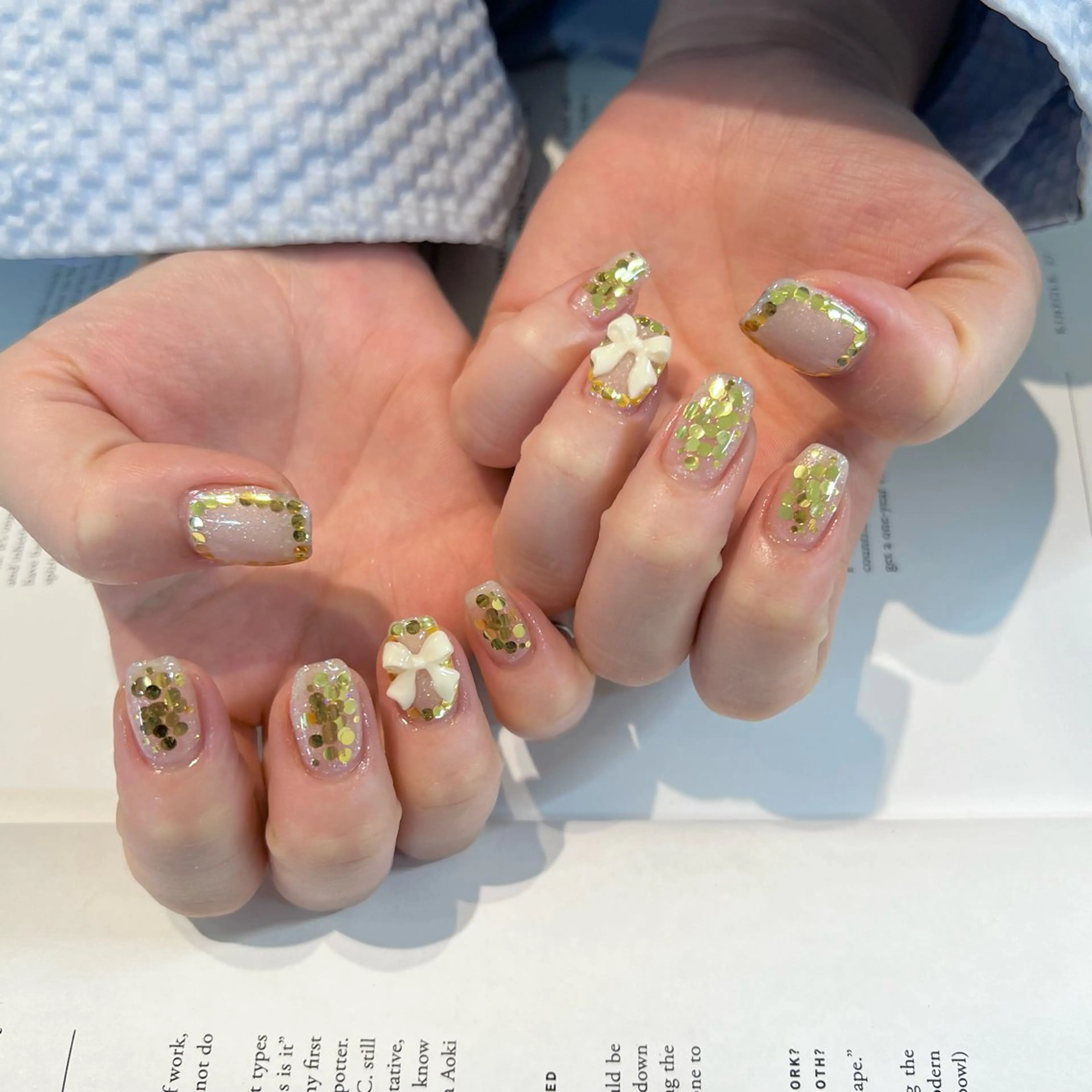 ネイル リボン ハンドネイル sio.nail&eyebrow salon shimokitazawa2号店所属・nailist mana𖤐´-のネイルデザイン