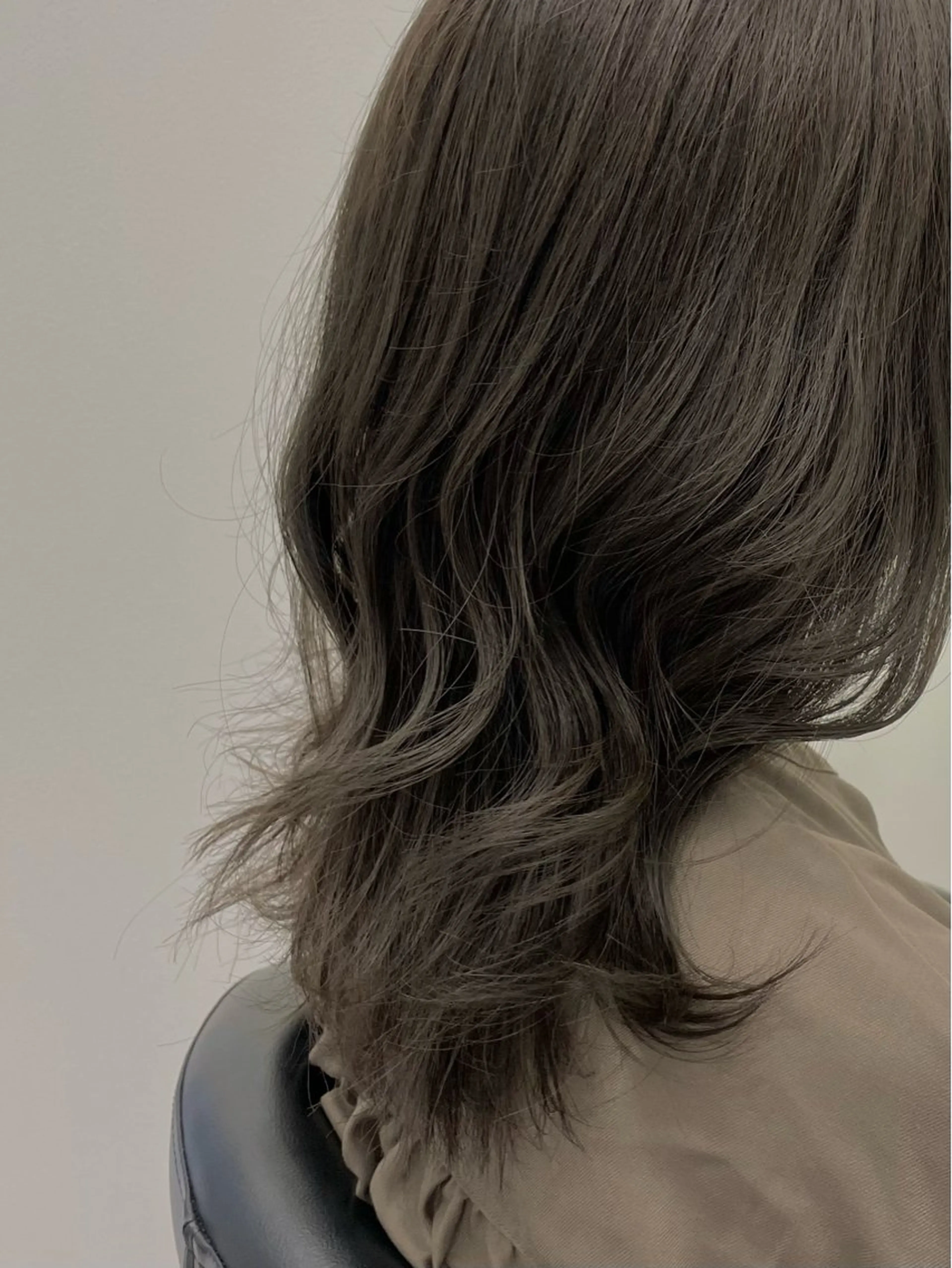 ミディアム カラー 透明感カラー デザインカラー イヤリングカラー グレージュ インナーカラー カット ヘアカラー トリートメント 佐々木 達也のヘアスタイル
