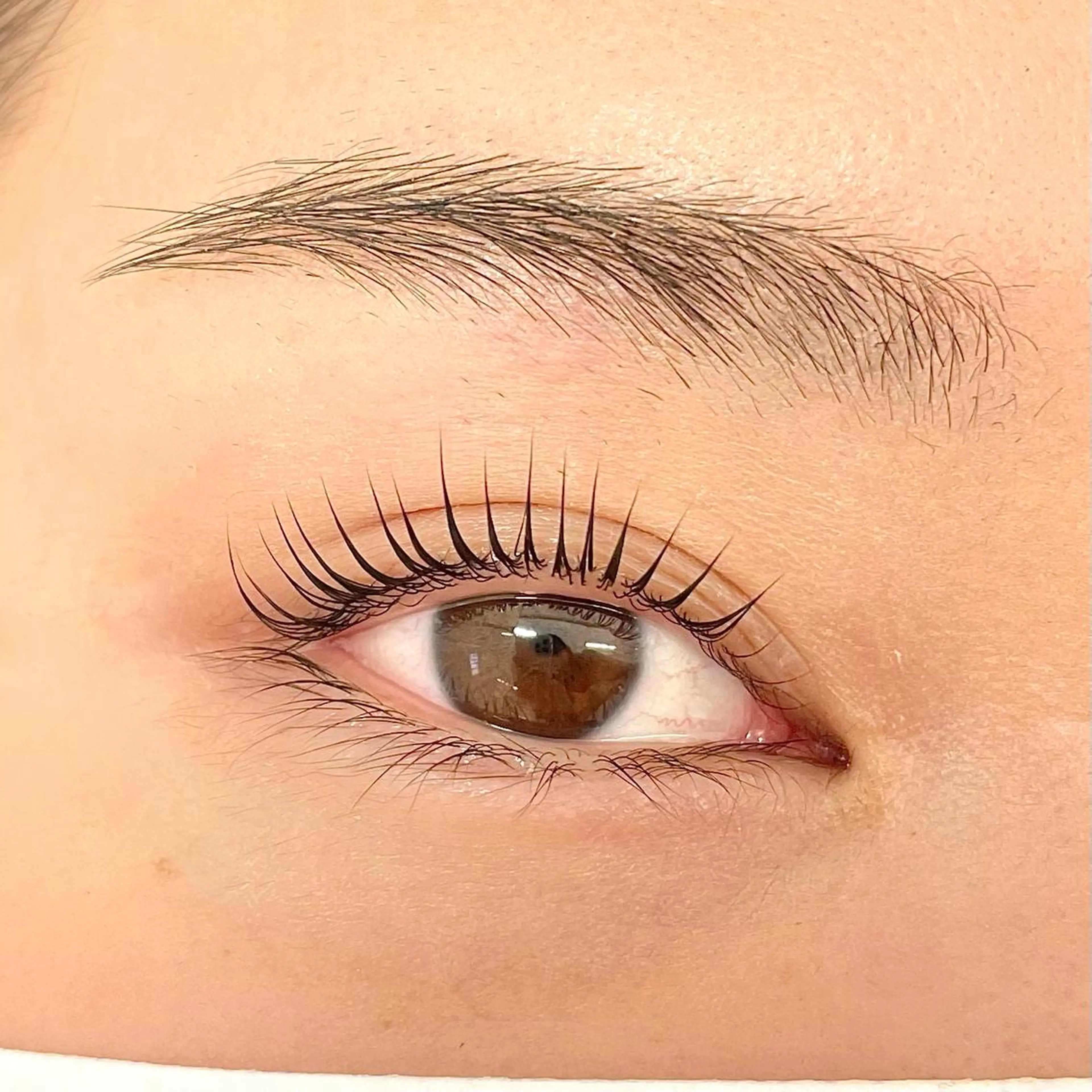 マツエク・マツパ MAUMU eyelash&eyebrow salon所属・𝙈𝙖𝙠𝙤 ꨄ 束感まつ毛 ꨄ北堀江のマツエク・マツパデザイン