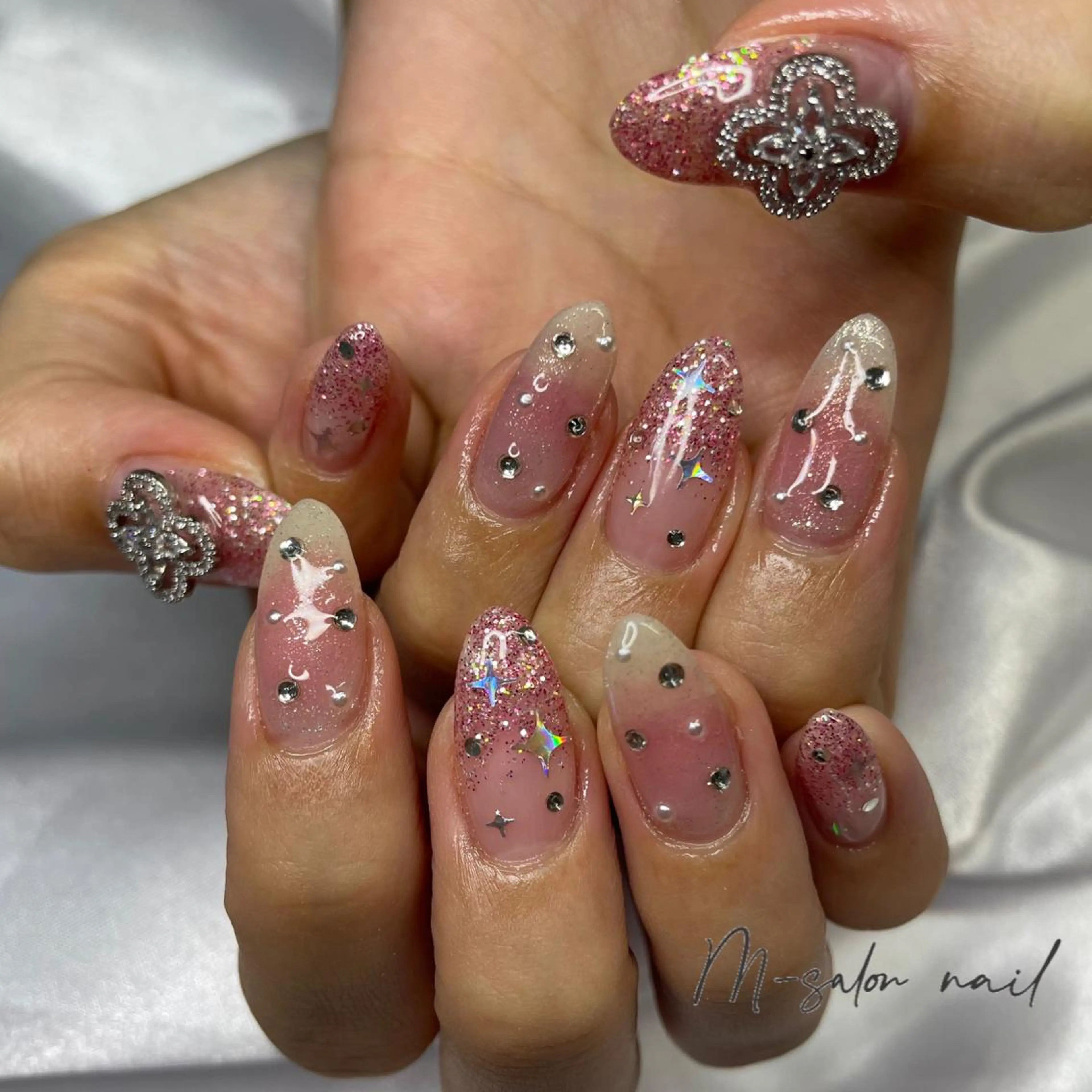 ネイル チークネイル ホログラムネイル キラキラネイル ハンドネイル 韓国/網紅/パーツ M-salonのネイルデザイン