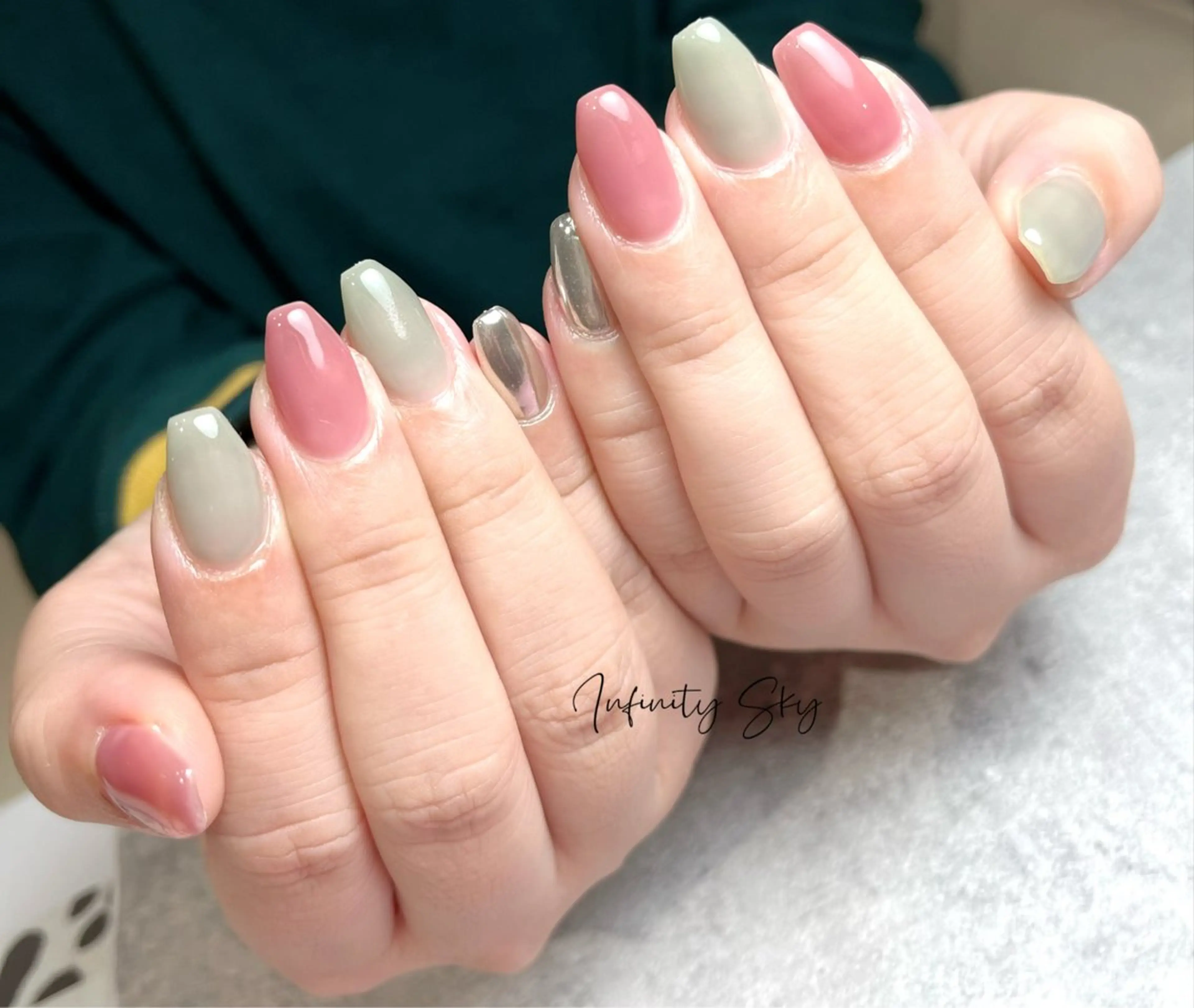 ネイル ミラーネイル シルバー ハンドネイル infinity skyのネイルデザイン