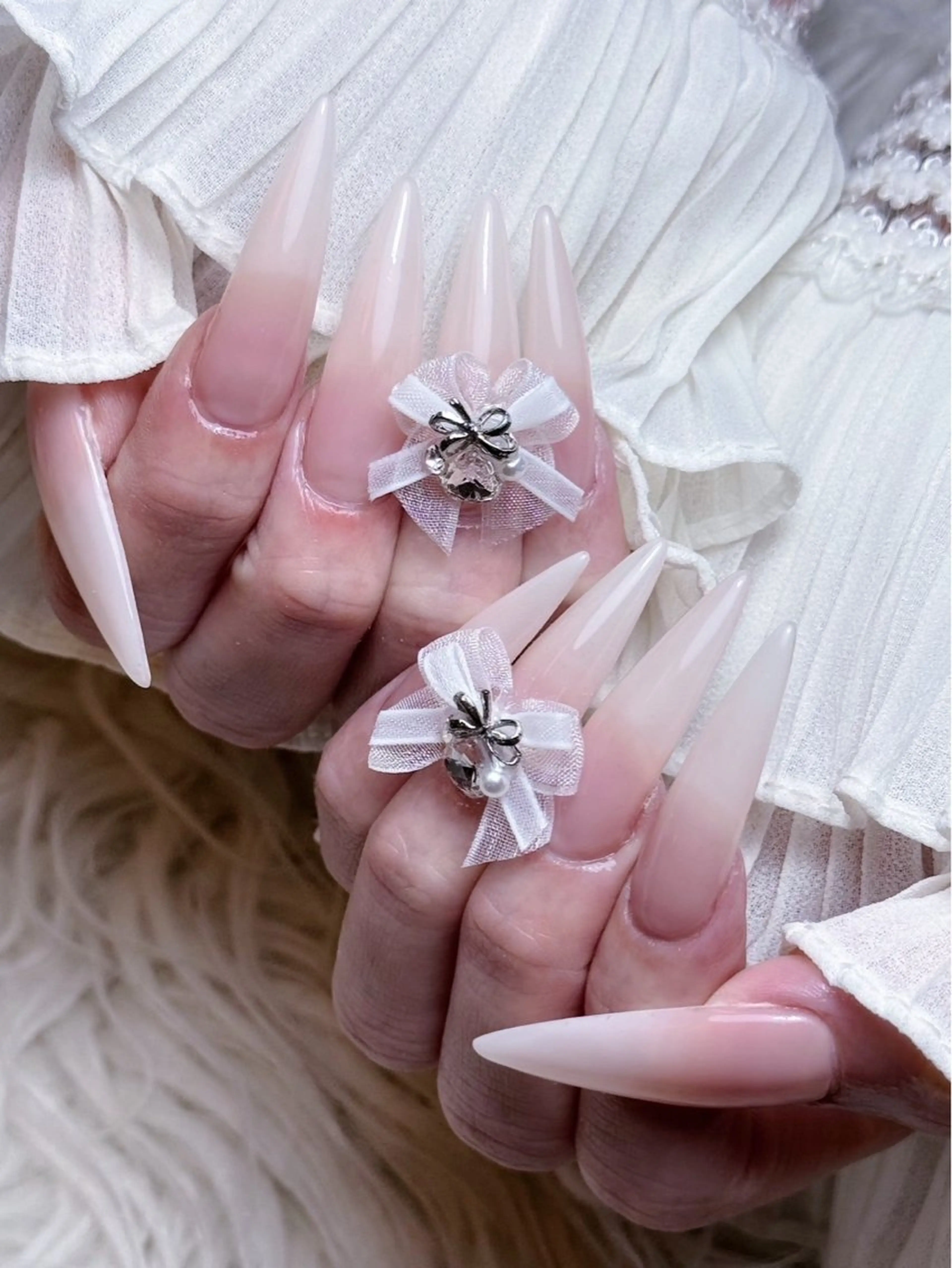 ネイル チークネイル 長さ出し フラワーネイル フレンチネイル ガーリー ハンドネイル NEW NAIL所属・NEW NAIL 池袋のネイルデザイン