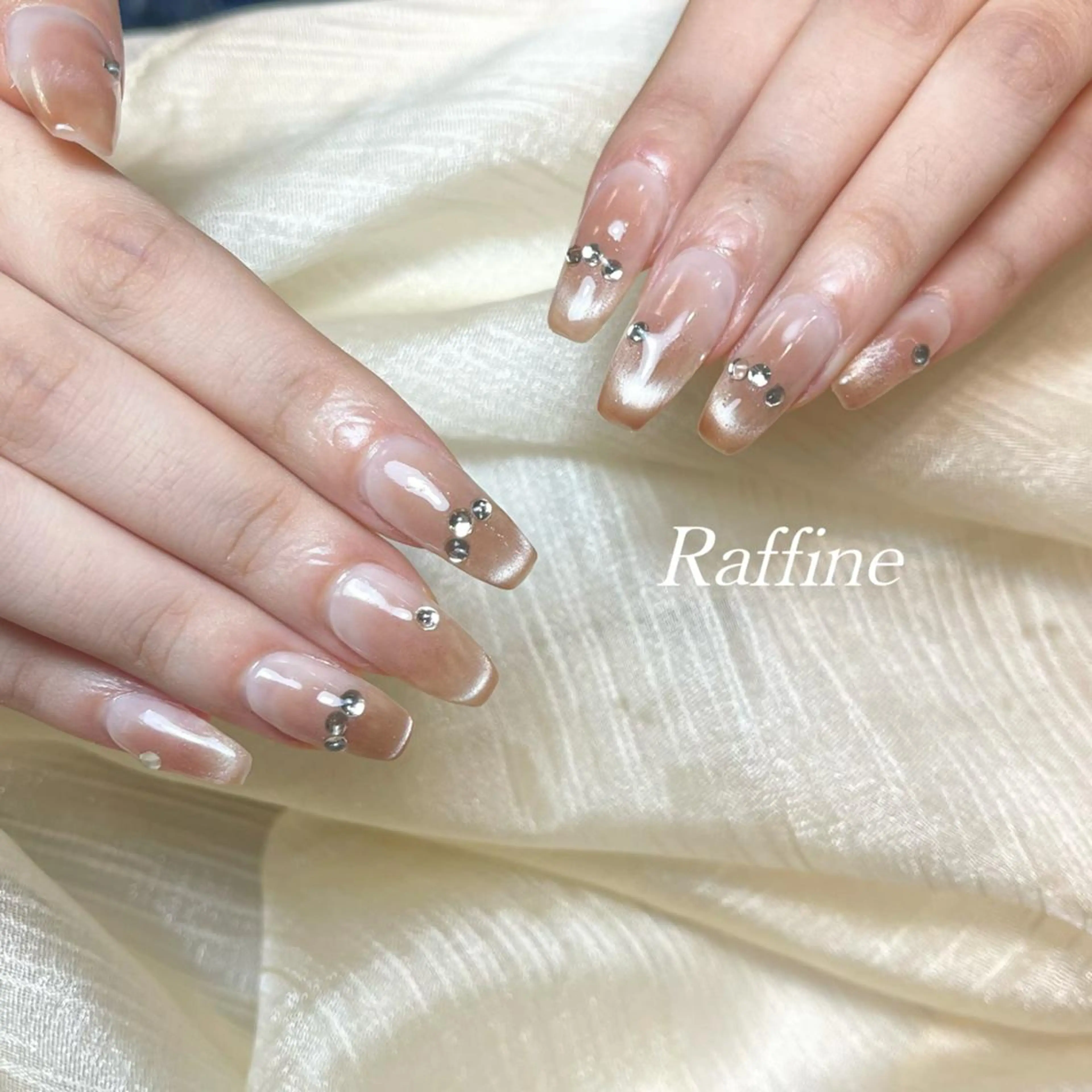 ネイル ハンドネイル フットネイル ハンドケア RAFFINE 月🦋🩵のネイルデザイン