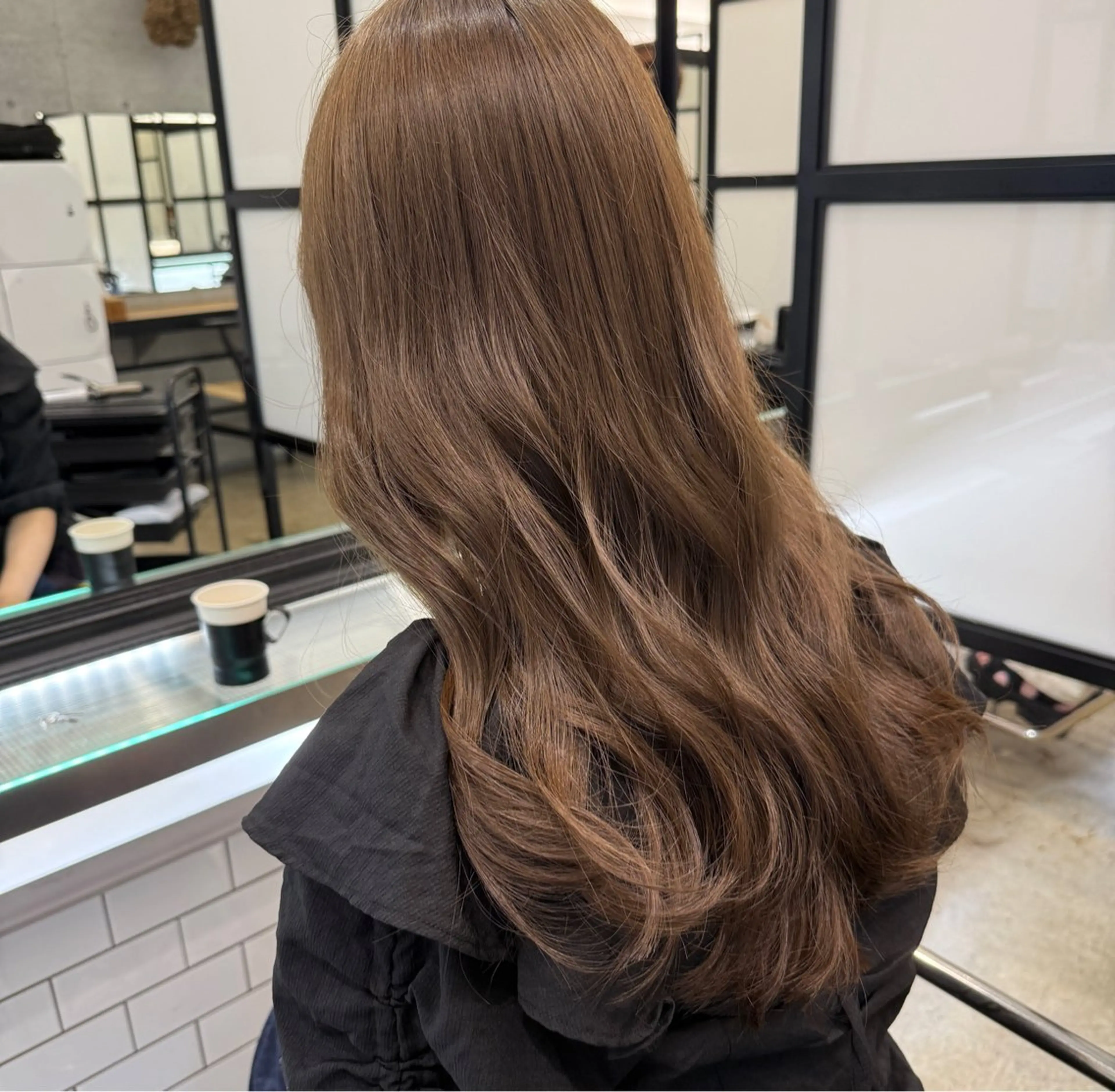 ロング カラー アッシュ アッシュブラウン ベージュカラー ブリーチ ブラウンカラー カット ヘアカラー トリートメント YUTO歴9年 ベージュの透明感得意のヘアスタイル