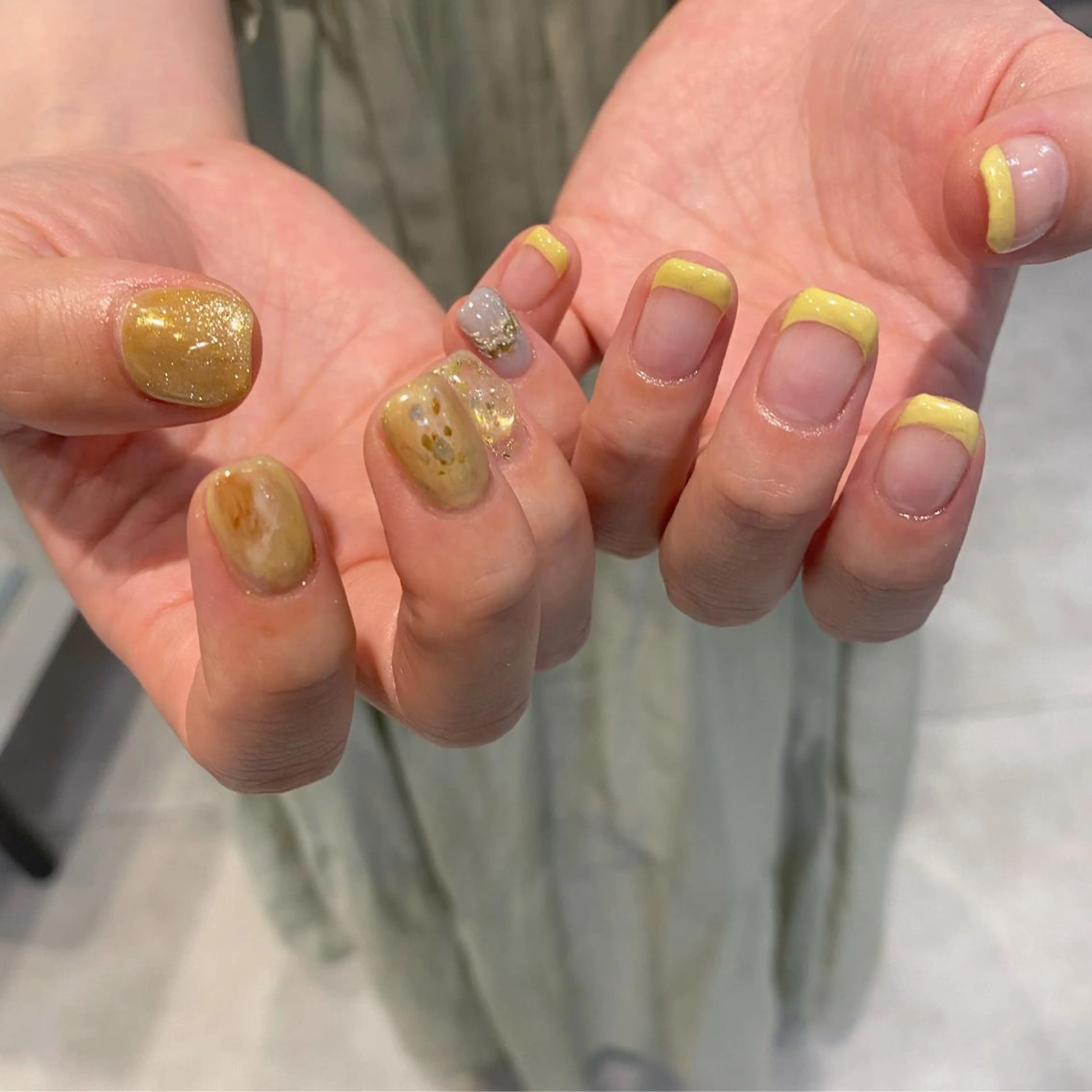 ネイル フレンチネイル 黄色 ハンドネイル nable.所属・望月 実莉のネイルデザイン