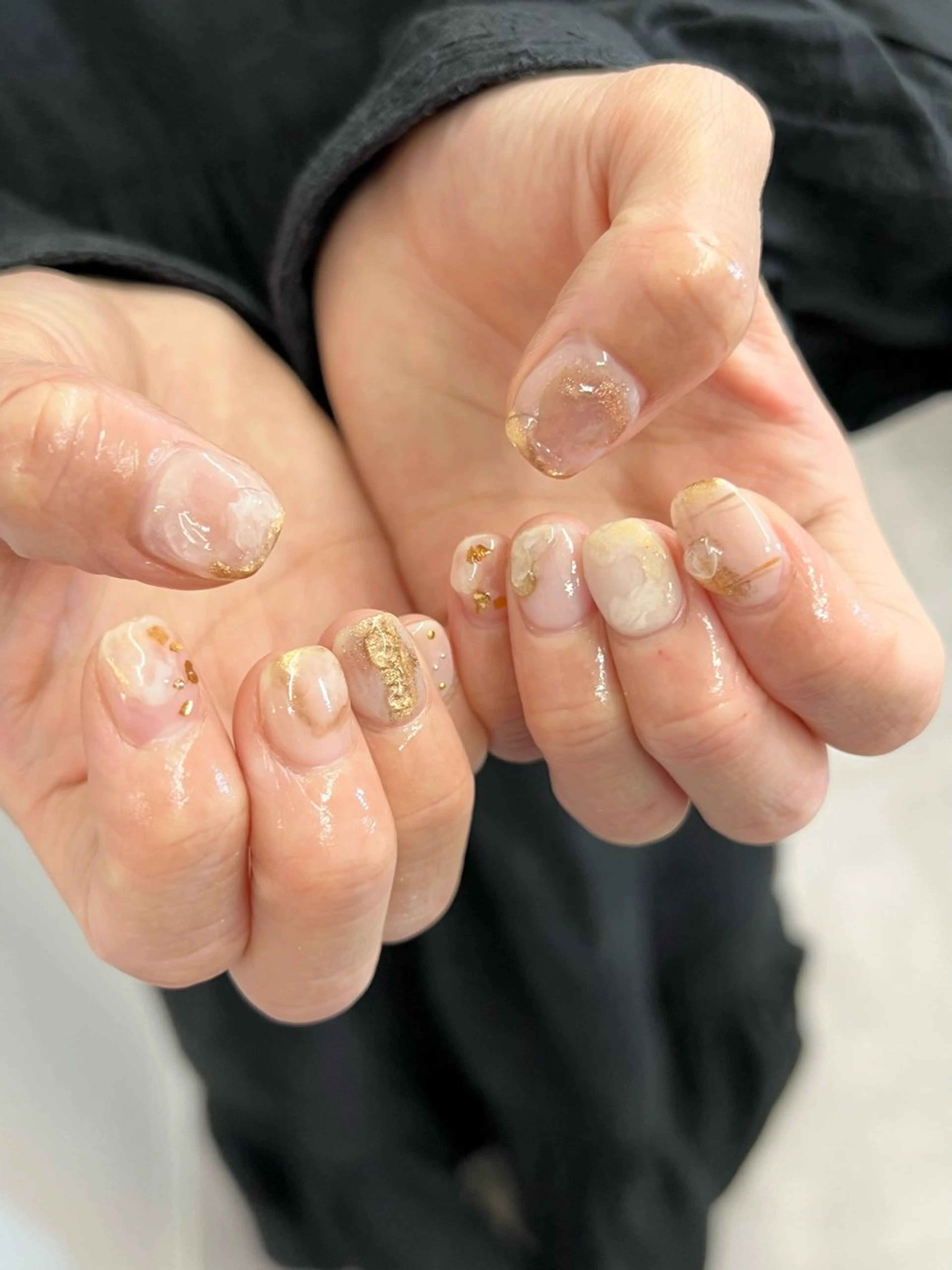 ネイル ジェルネイル ゴールド マグネットネイル ニュアンスネイル パラジェル ハンドネイル ハンドケア Bana_ Nailのネイルデザイン