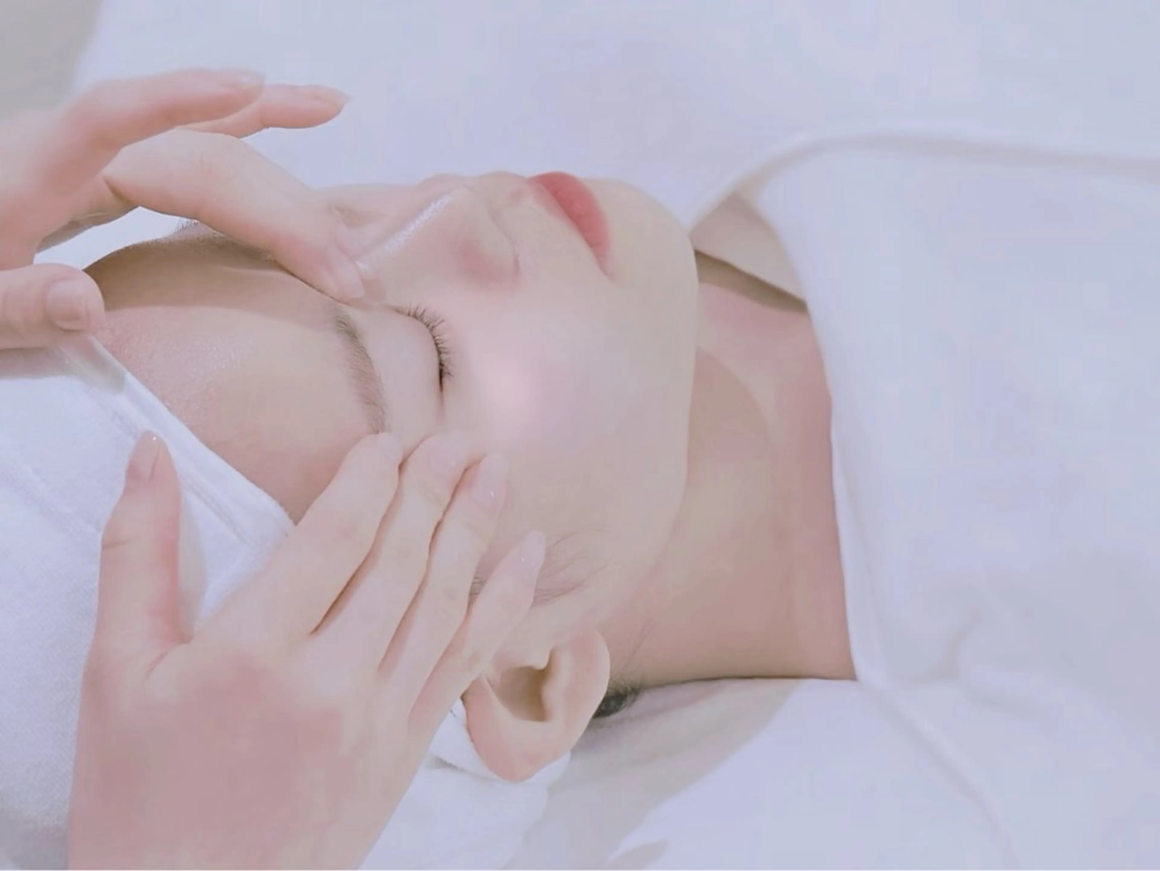 【美肌潤い試しコース】顔スッキリ40分 ¥ 3800円の写真