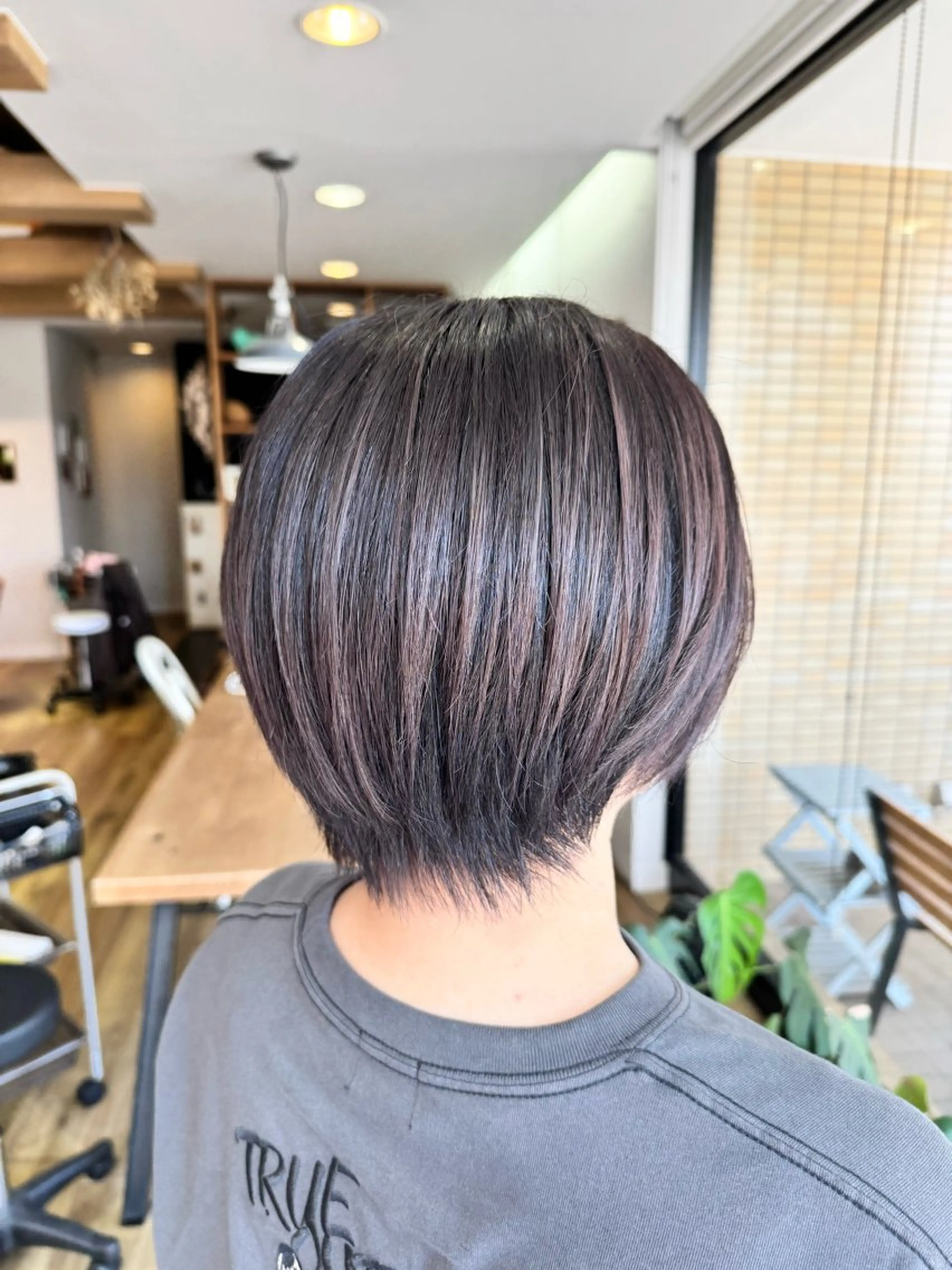 ショート カラー グレージュ ピンクカラー カット ヘアカラー トリートメント ツキダテ ユイのヘアスタイル