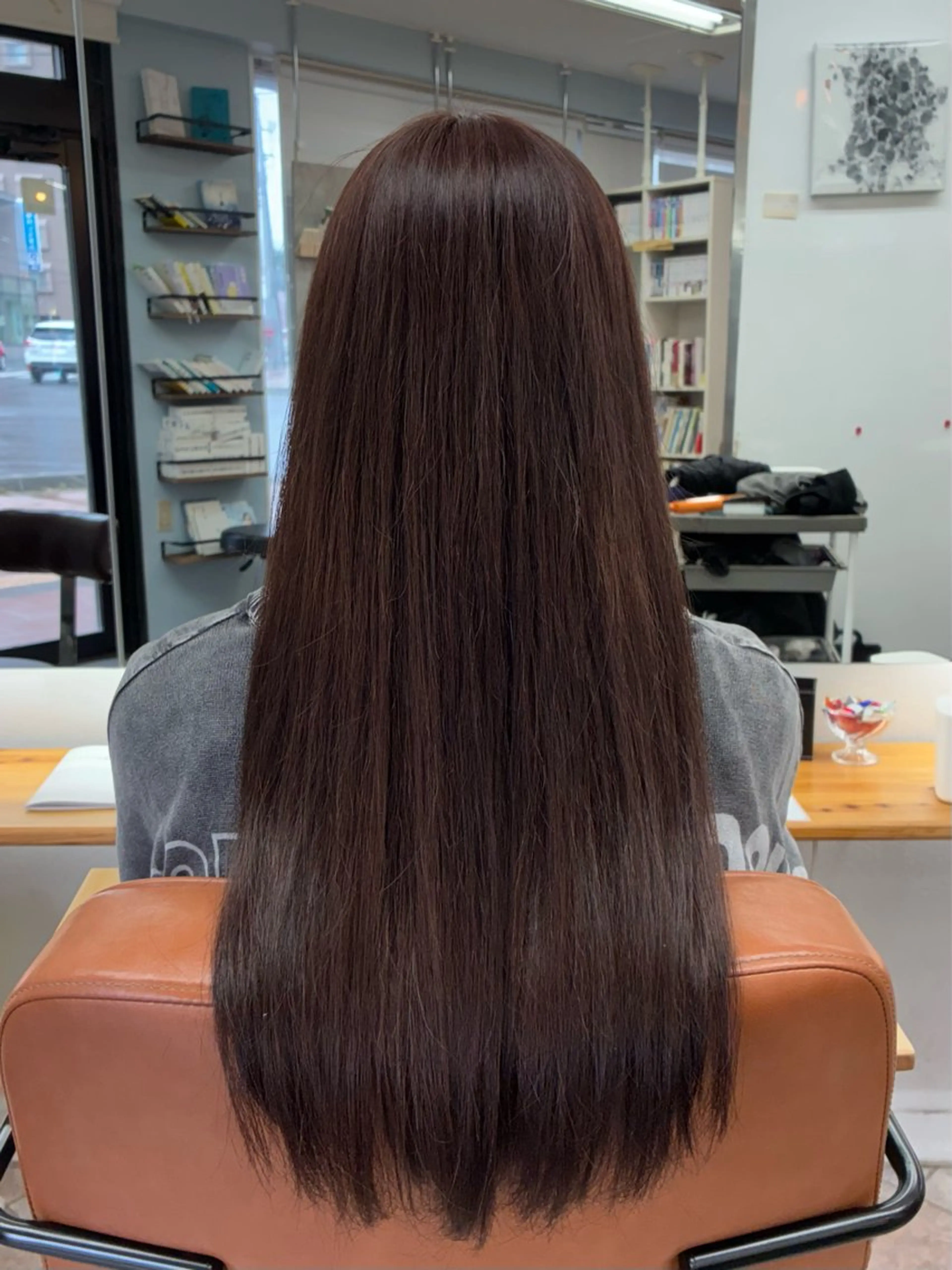 ロング トリートメント ヘアカラー 雨とランプ所属・東 咲希のヘアスタイル