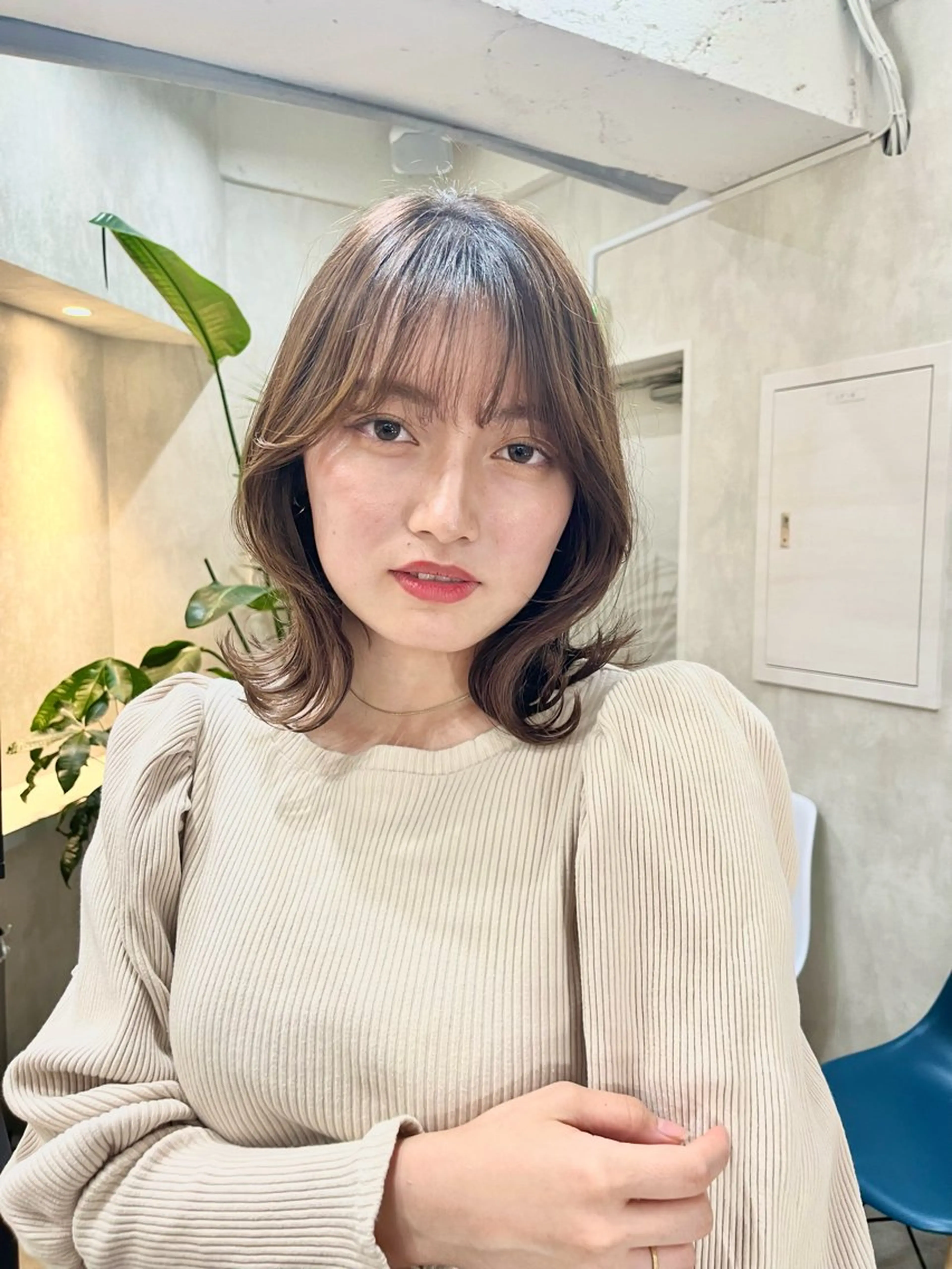 ミディアム カラー ヘアアレンジ 切りっぱなしボブ ボブレイヤー ボブ くびれヘア 顔まわりレイヤー カット ヘアカラー トリートメント ヘアセット ボブ｜韓国｜美髪矯正 ｜amika🌙のヘアスタイル