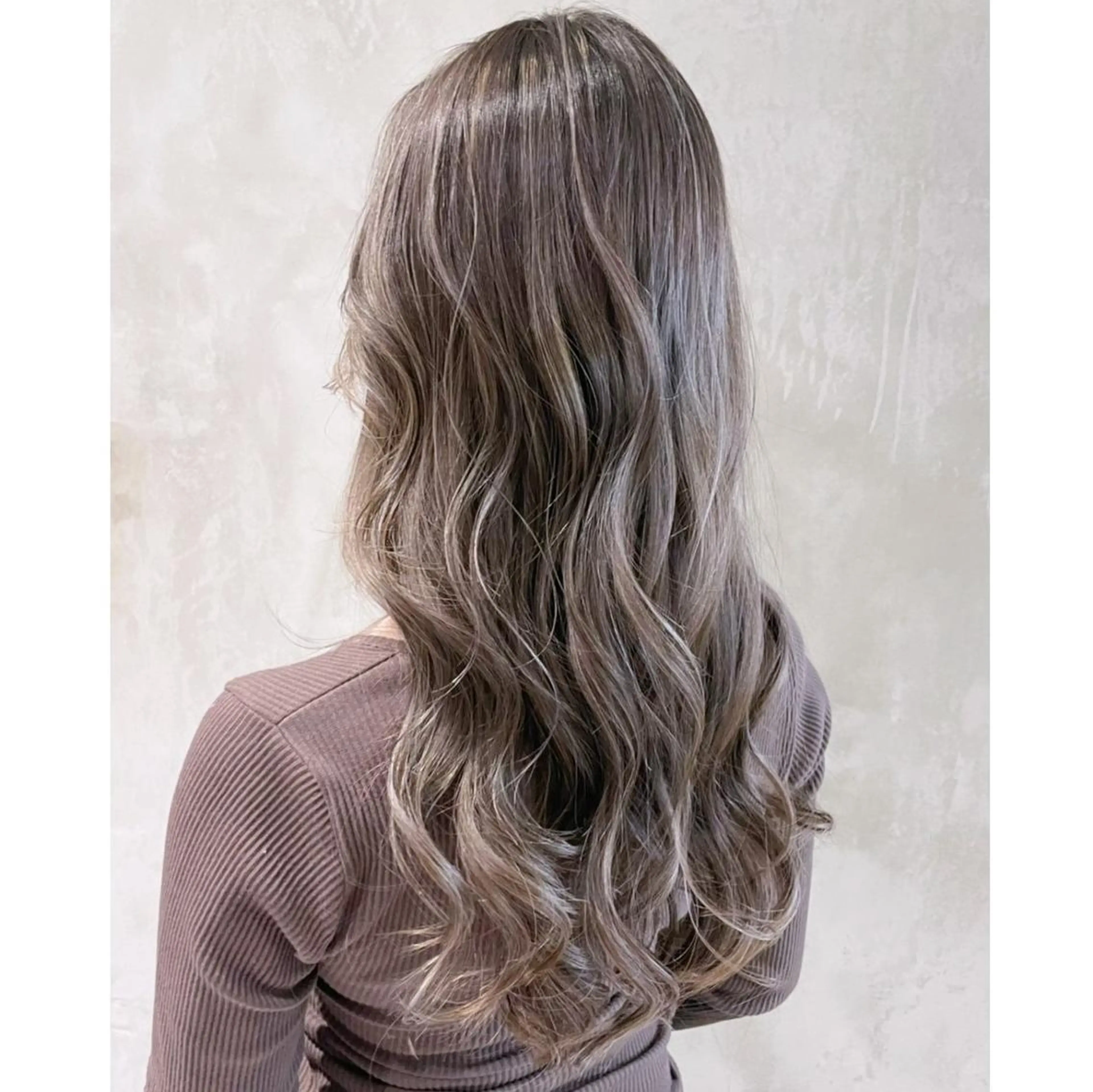 ロング カラー パーマ ヘアアレンジ ベージュカラー ハイライトカラー ハイライト カット ヘアカラー トリートメント ITbyALBUM 八王子店のヘアスタイル